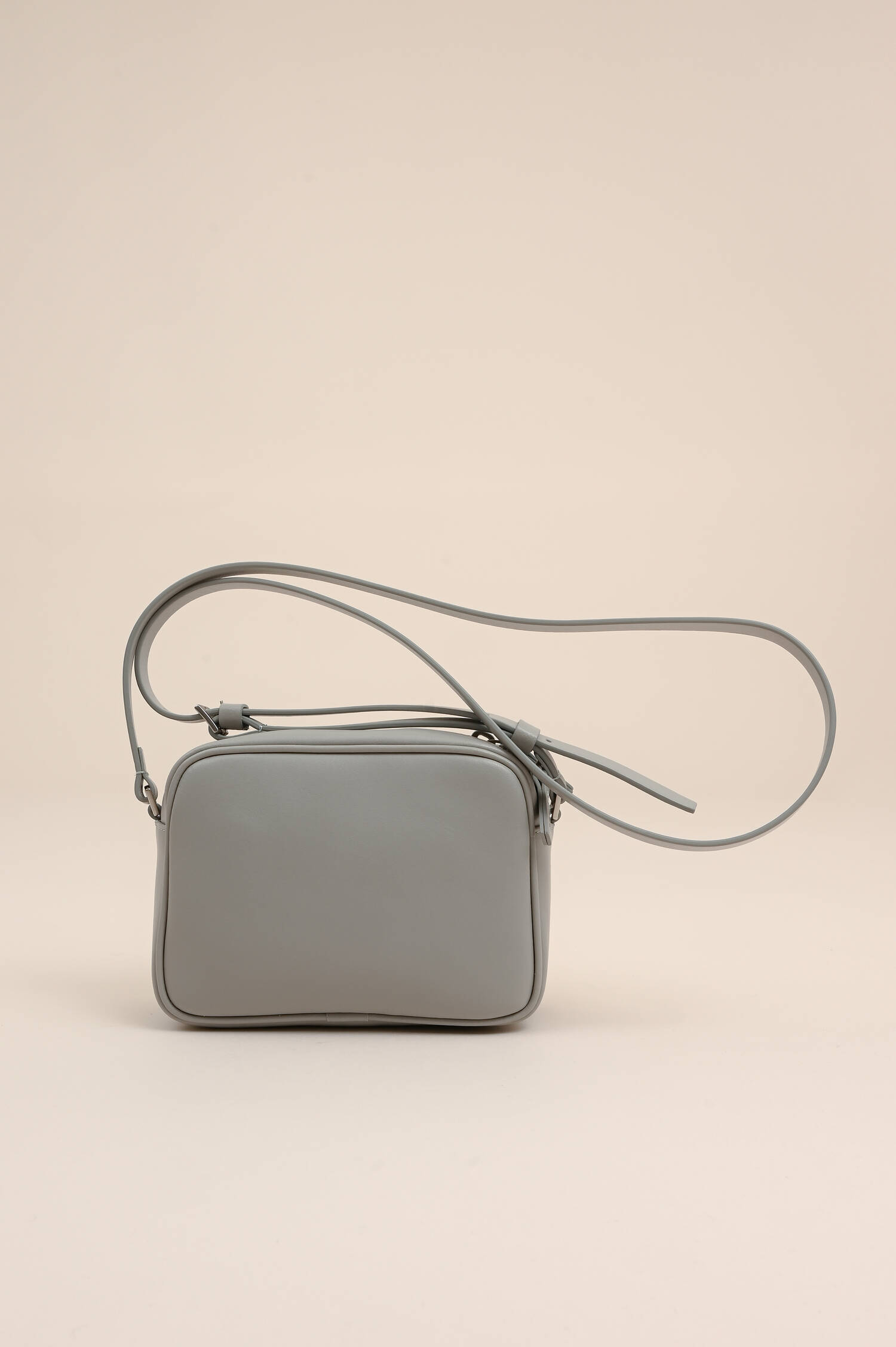 Crossbody Tasche mit Glitzer-Effekt in Silber