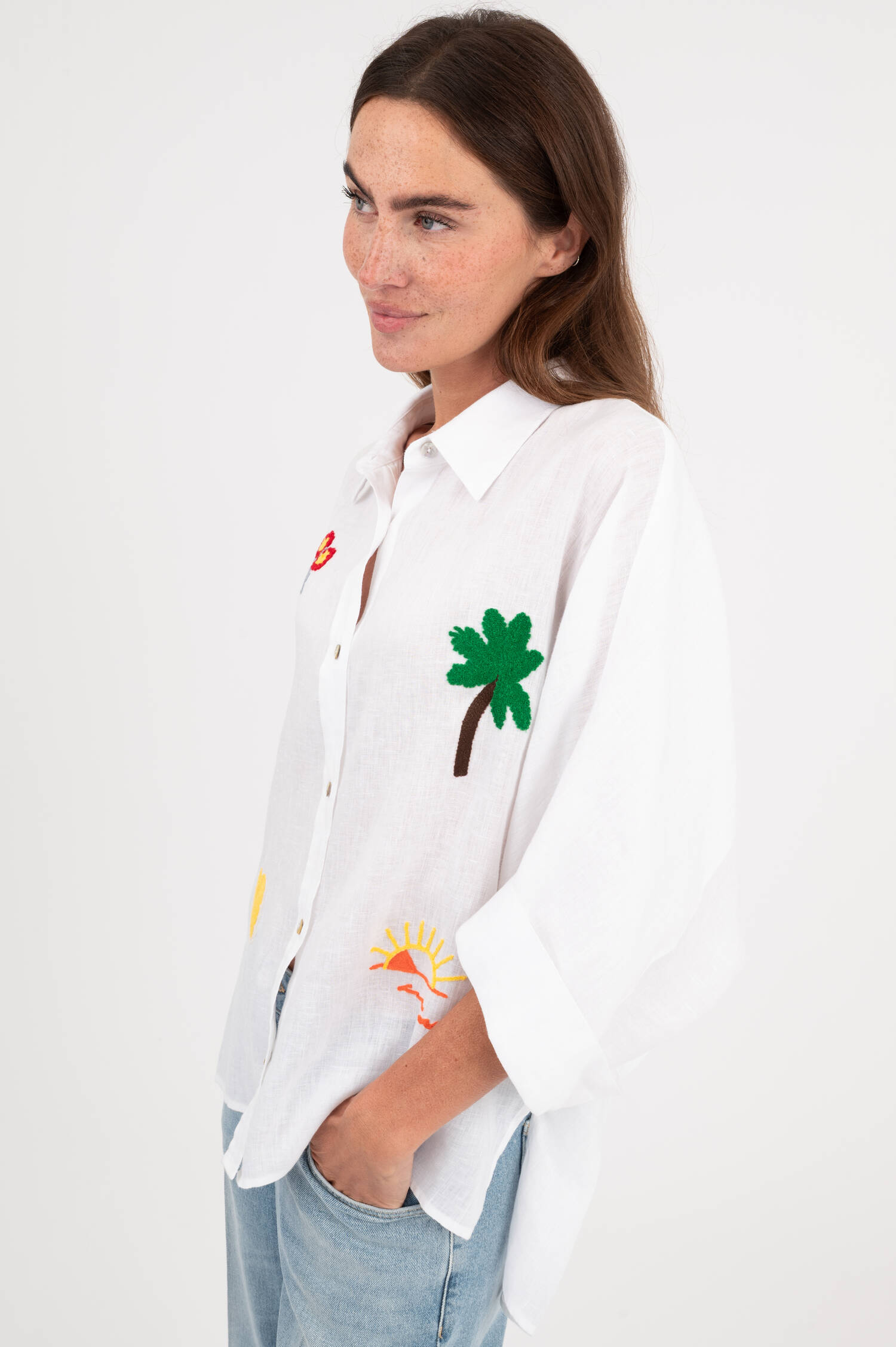 Leinenbluse mit Patches in Weiß