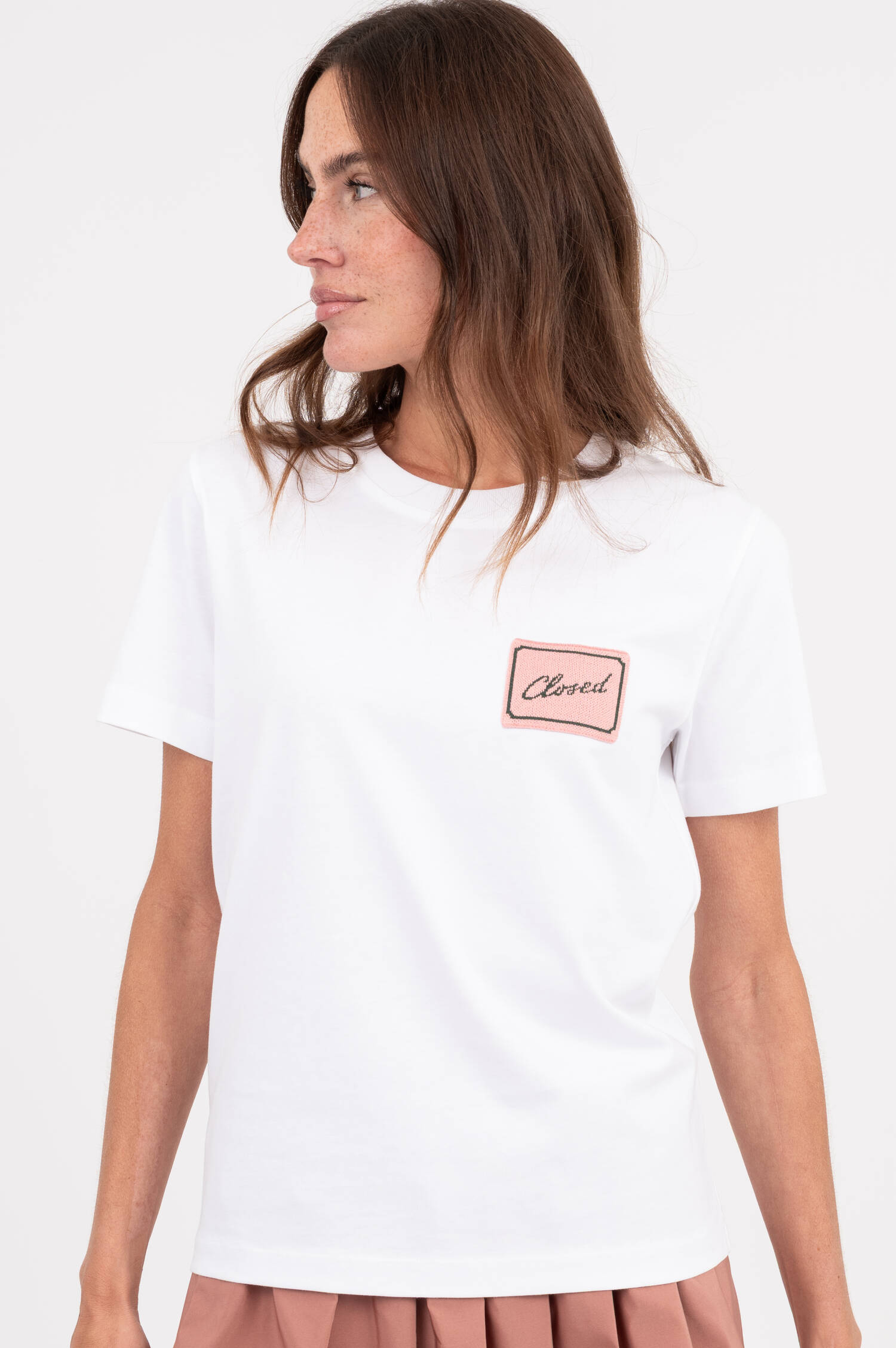T-Shirt mit Logo-Patch in Weiß T-Shirt mit Logo-Patch in Weiß