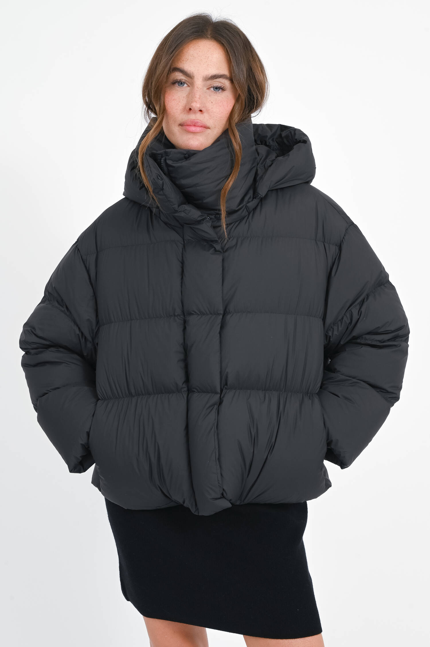 Daunenjacke mit abnehmbarer Kapuze in Black