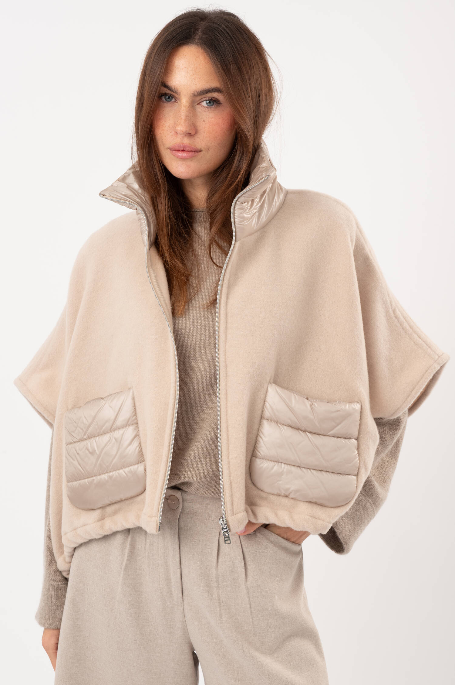 Hybrid-Cape/Jacke in Chantilly