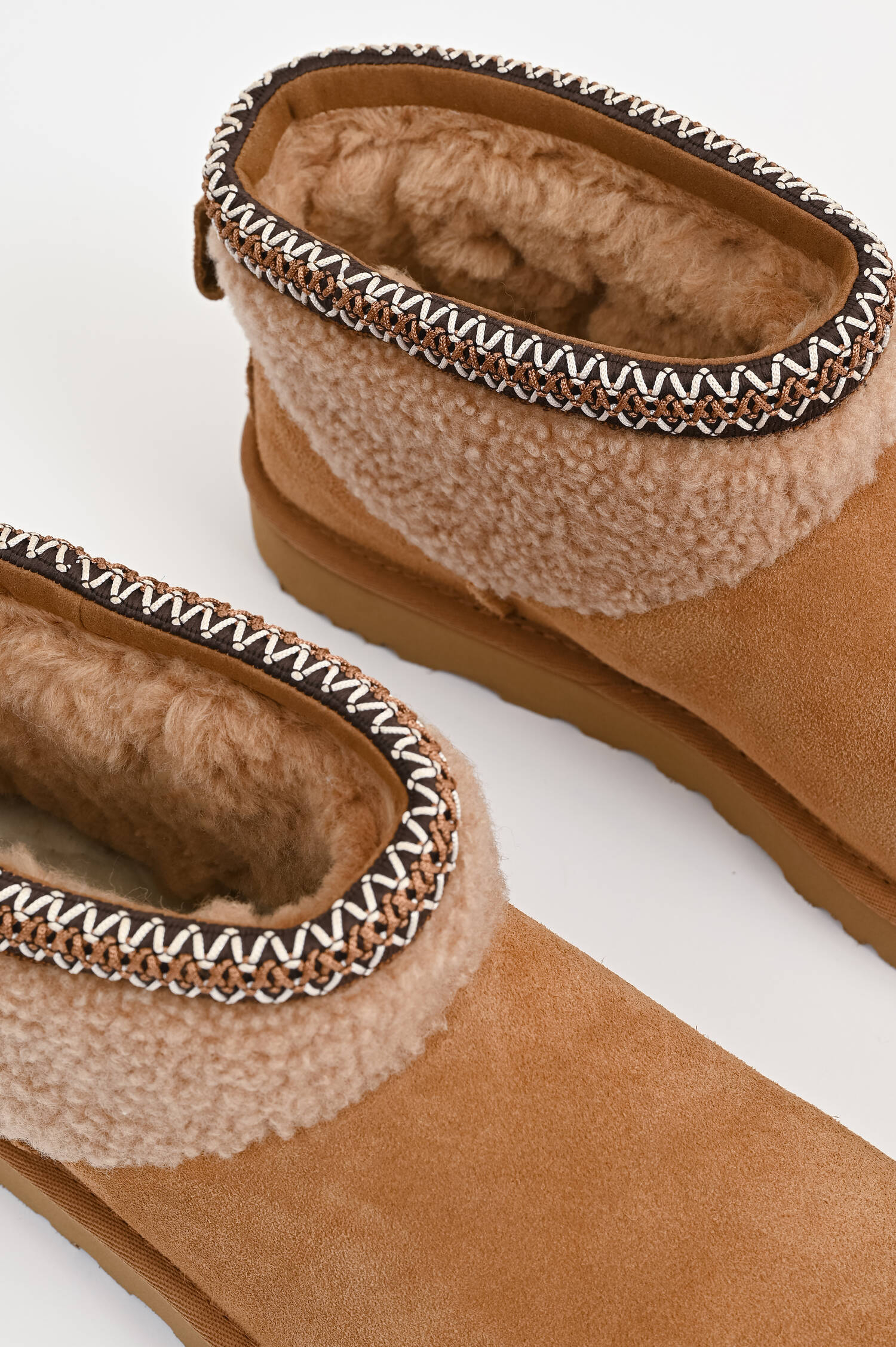 Lammfell-Boot ULTRA MINI CURLY in Chestnut Lammfell-Boot ULTRA MINI CURLY in Chestnut