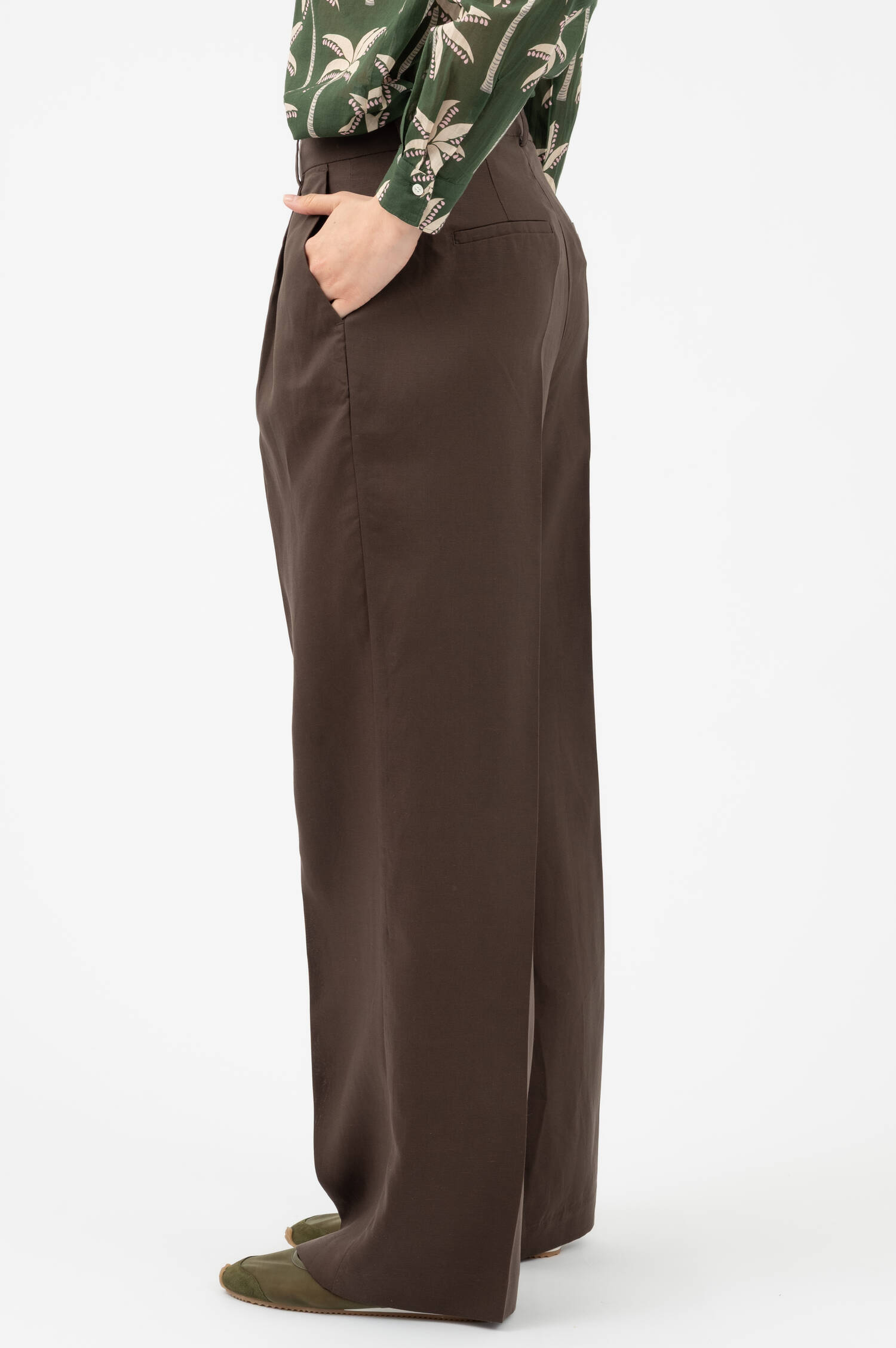 Wide-Leg Bundfaltenhose in Braun Wide-Leg Bundfaltenhose in Braun