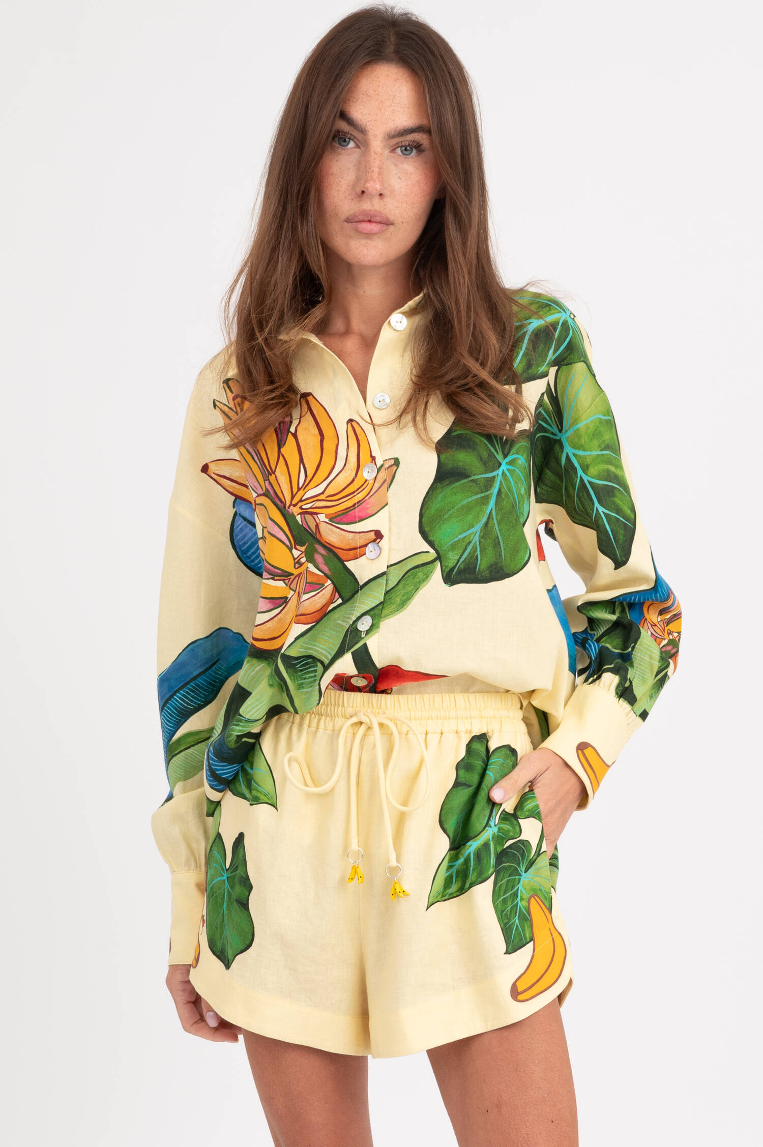 Shorts BANANA in Gelb