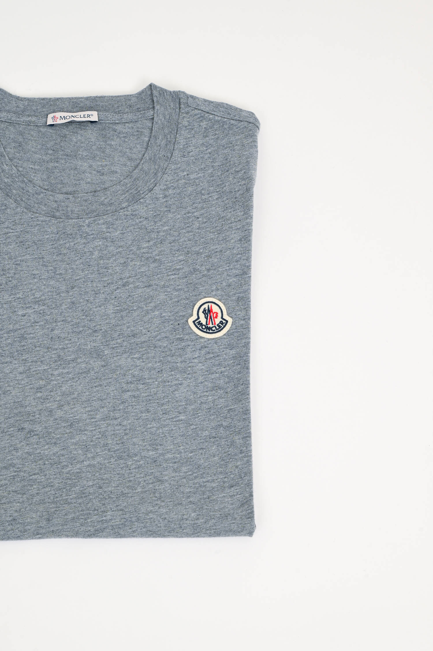 T-Shirt mit Logo-Stickerei in Grau T-Shirt mit Logo-Stickerei in Grau