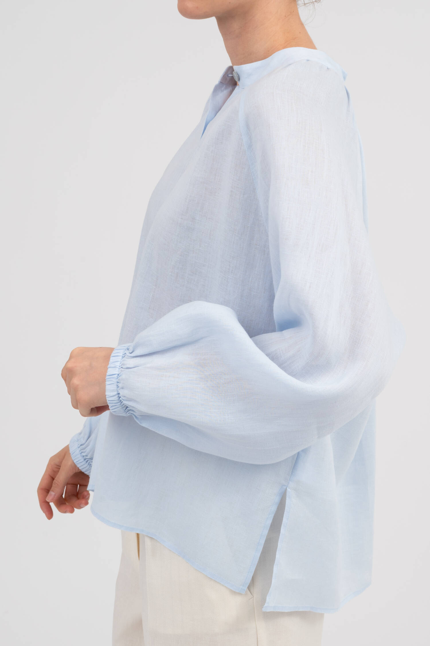 Leinenbluse mit Stehkragen in Oceanblau