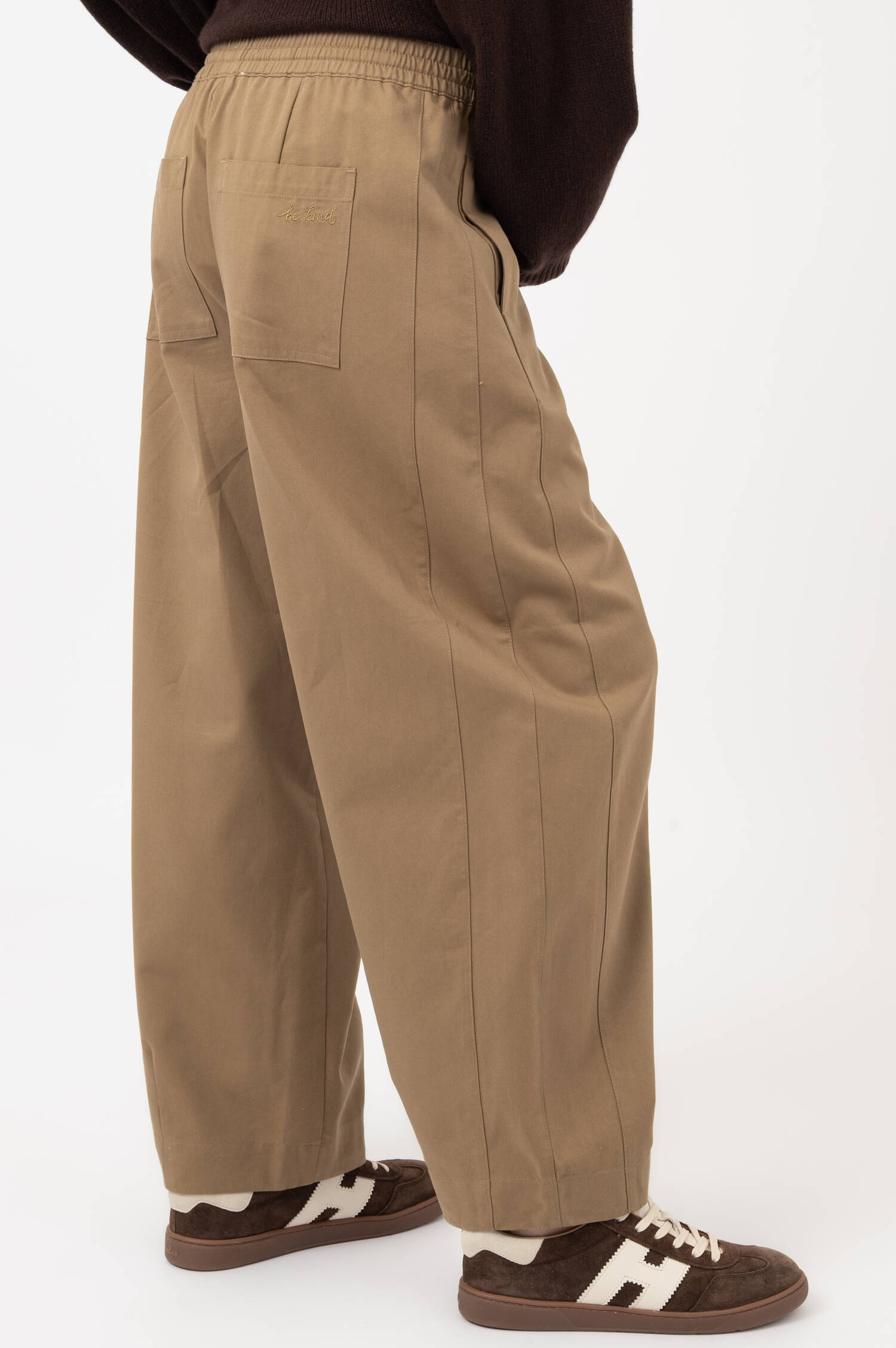 Wide-Leg Hose in Camel