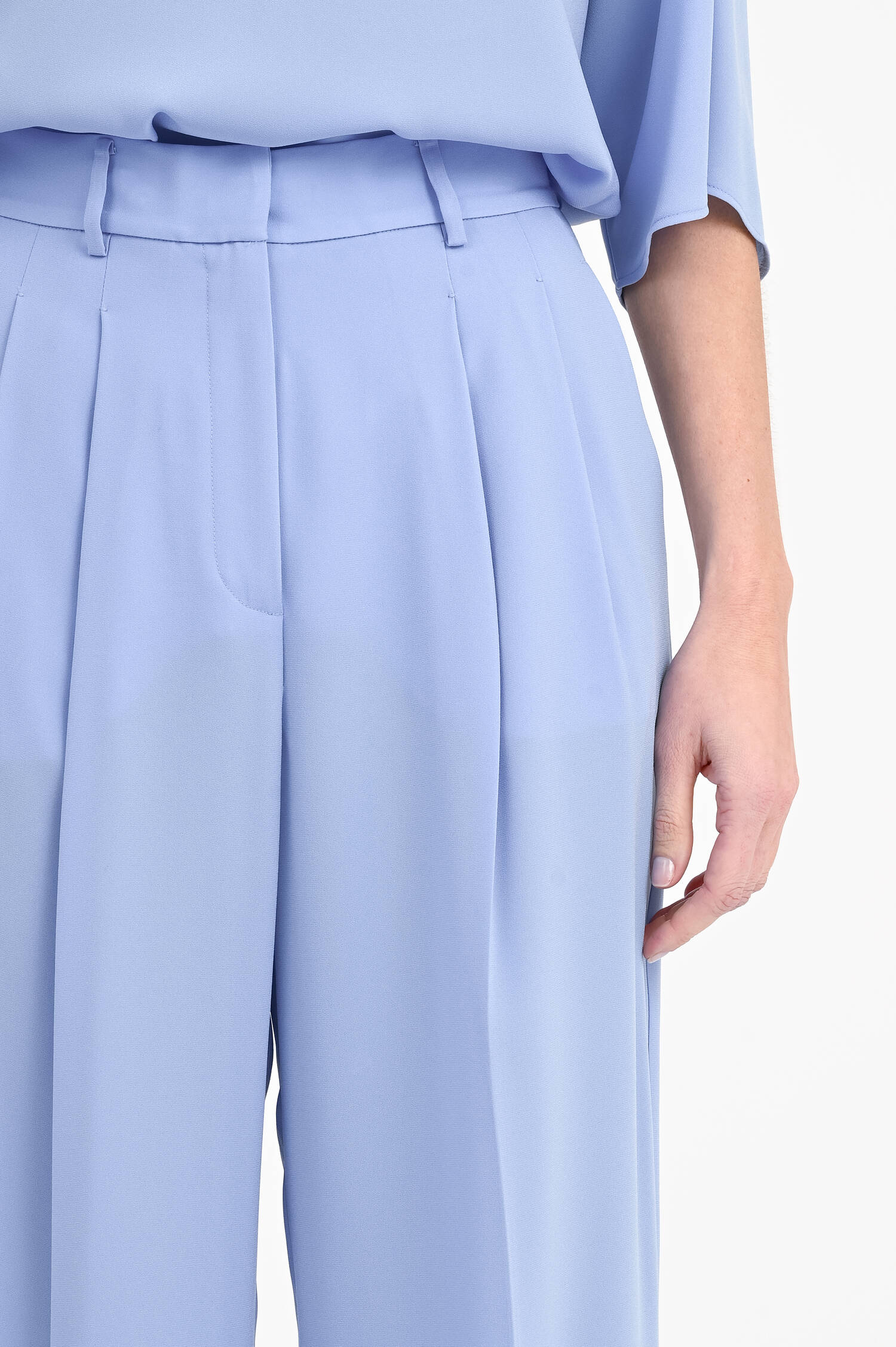 Wide-Leg Hose mit Bundfalten in Hellblau Wide-Leg Hose mit Bundfalten in Hellblau