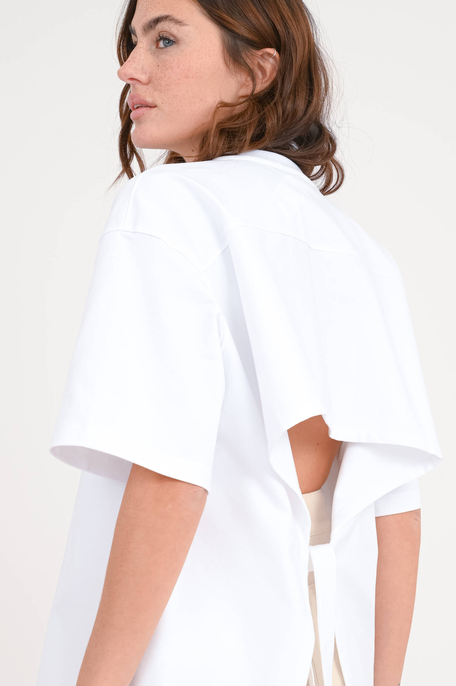 T-Shirt aus Baumwolle mit offenem Rücken in Weiß