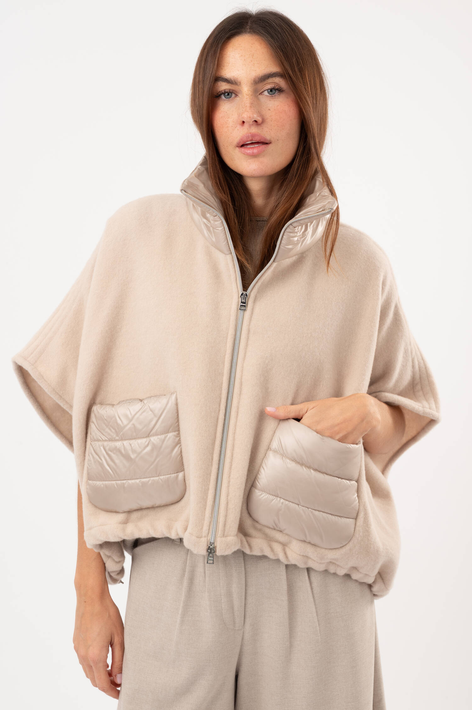 Hybrid-Cape/Jacke in Chantilly Hybrid-Cape/Jacke in Chantilly