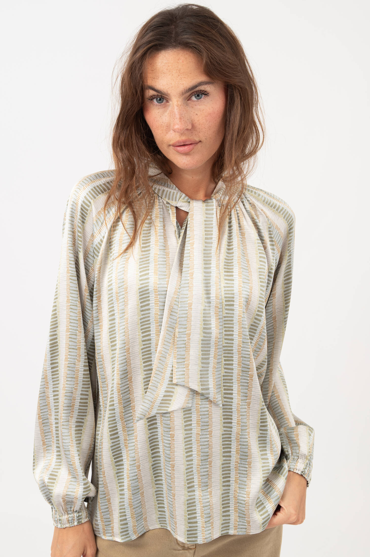 Seidenbluse mit Schluppe in Grün Seidenbluse mit Schluppe in Grün