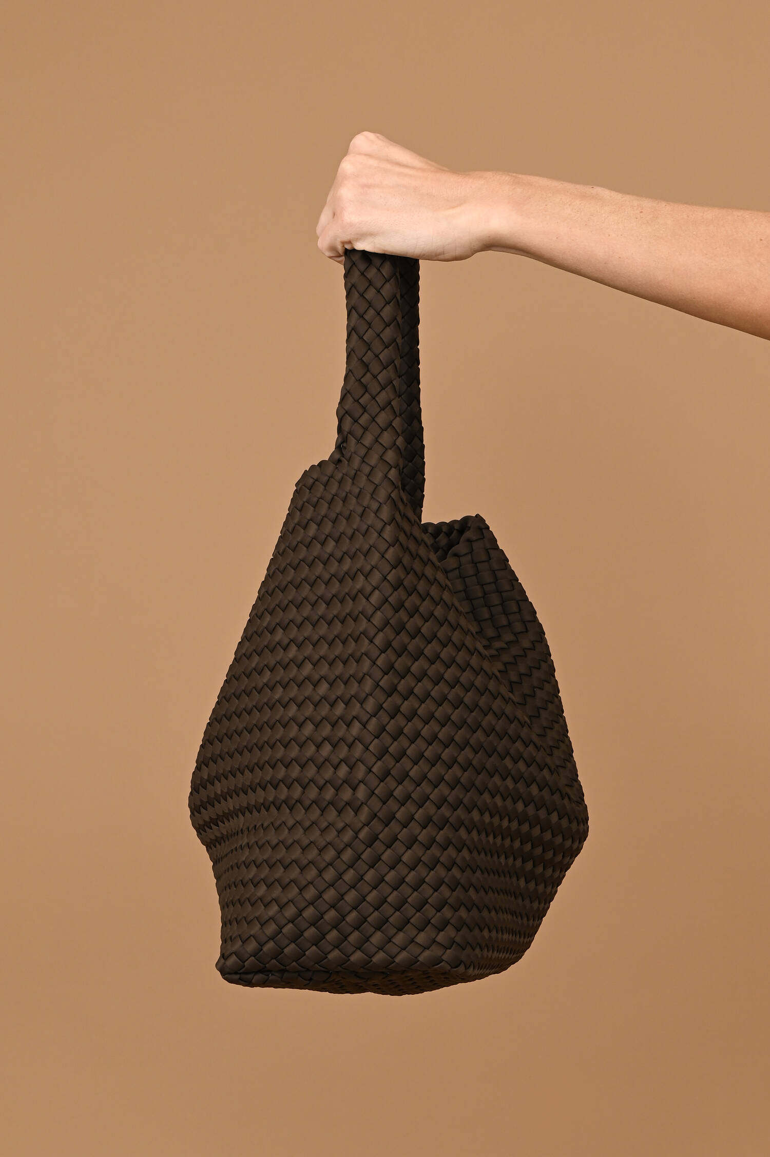 Neopren Bucket Bag in Espresso Braun