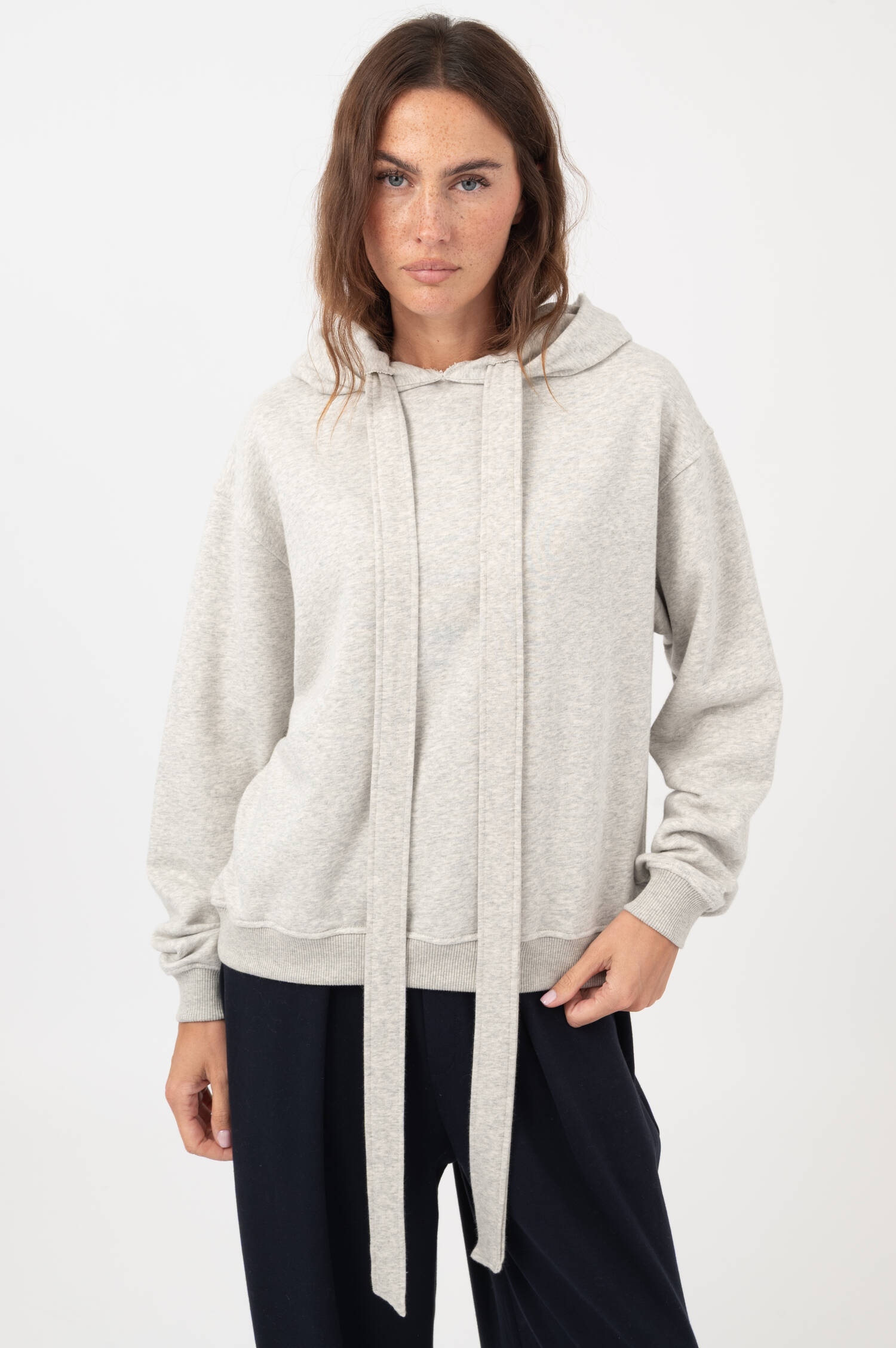 Hoodie mit Schleife in Grau meliert Hoodie mit Schleife in Grau meliert