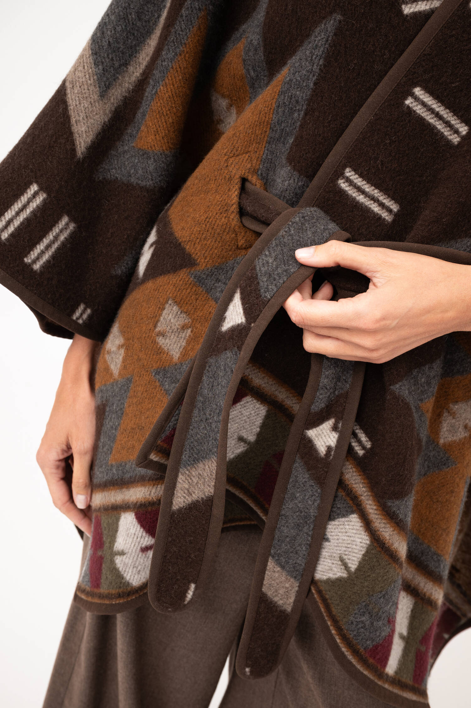 Woll-Mix-Ethno-Poncho in Braun Woll-Mix-Ethno-Poncho in Braun
