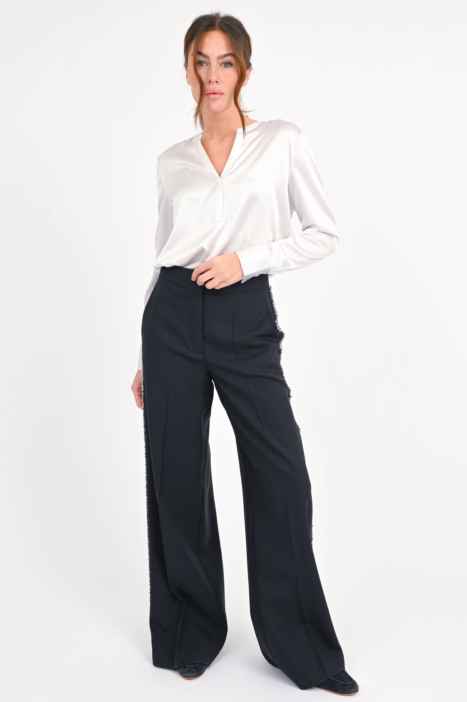 Hose aus Wolle mit Glitzersteinen in Navy