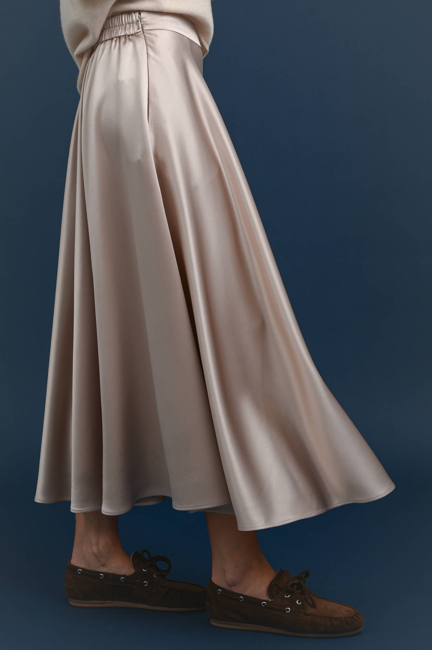 Rock mit Satinoptik in Taupe