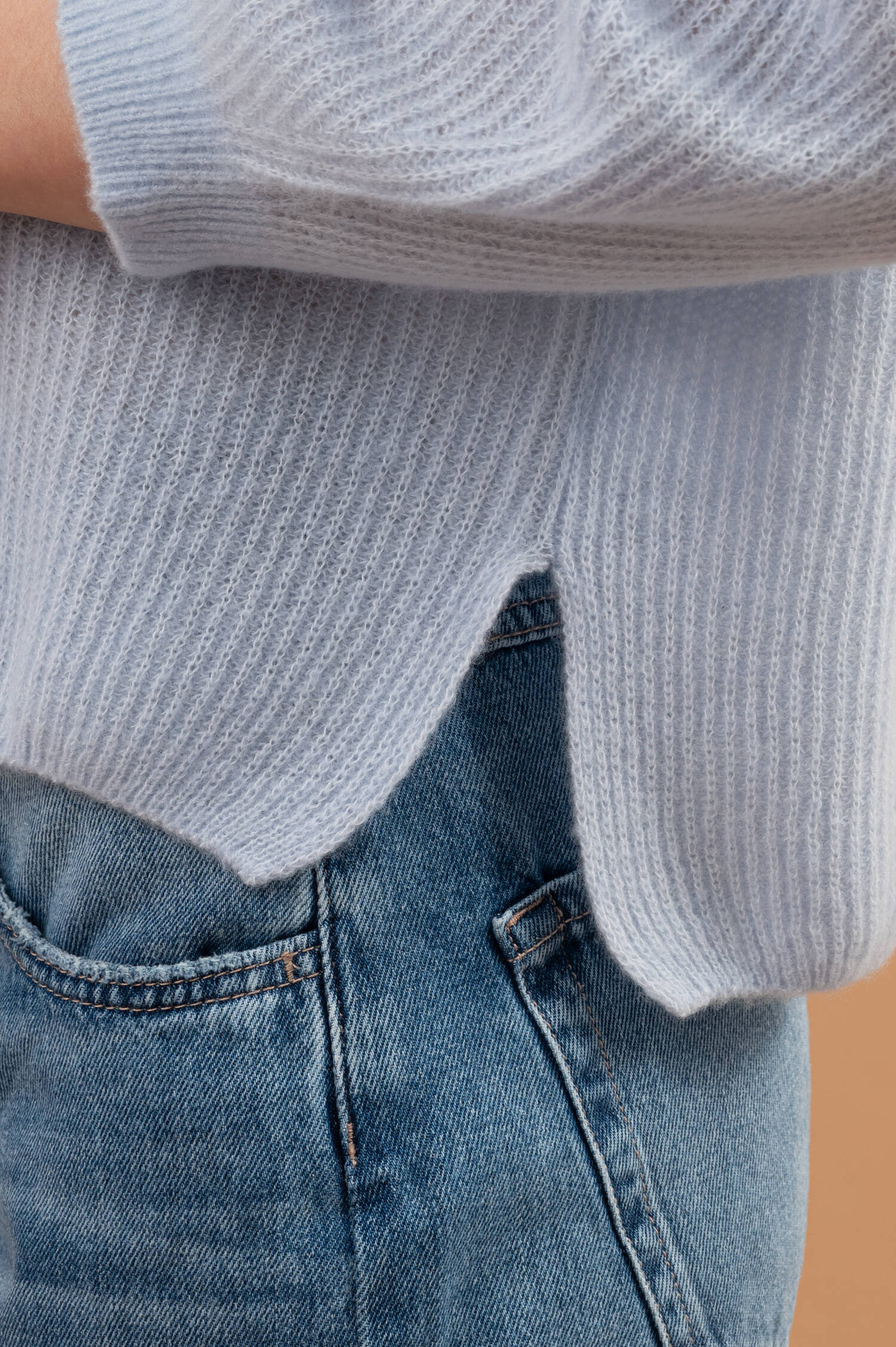 Cashmeremix Pullover mit "H" Aufstick in Hellblau