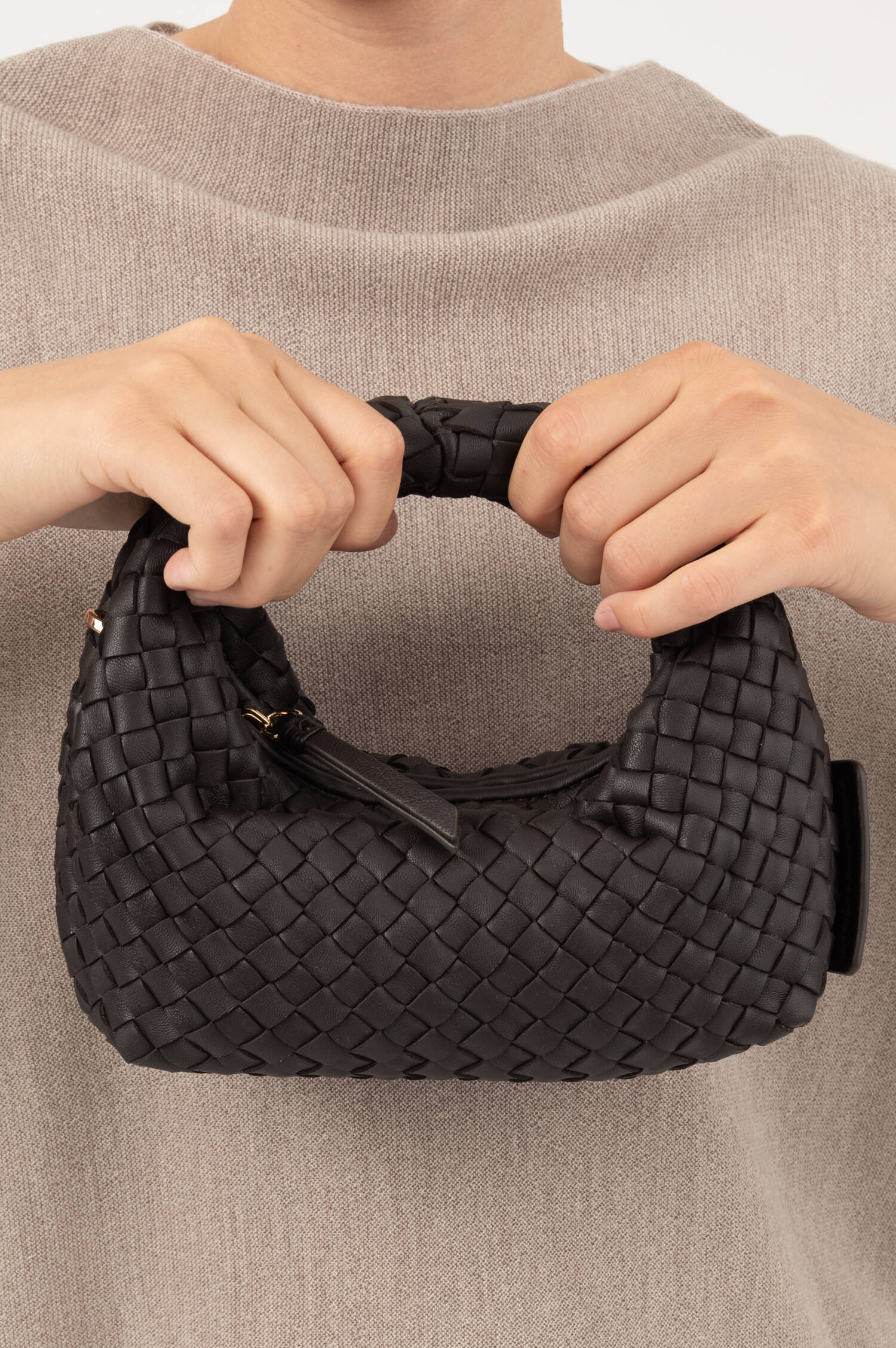 Handtasche GRETA MICRO WEAVE SILKY in Braun Handtasche GRETA MICRO WEAVE SILKY in Braun