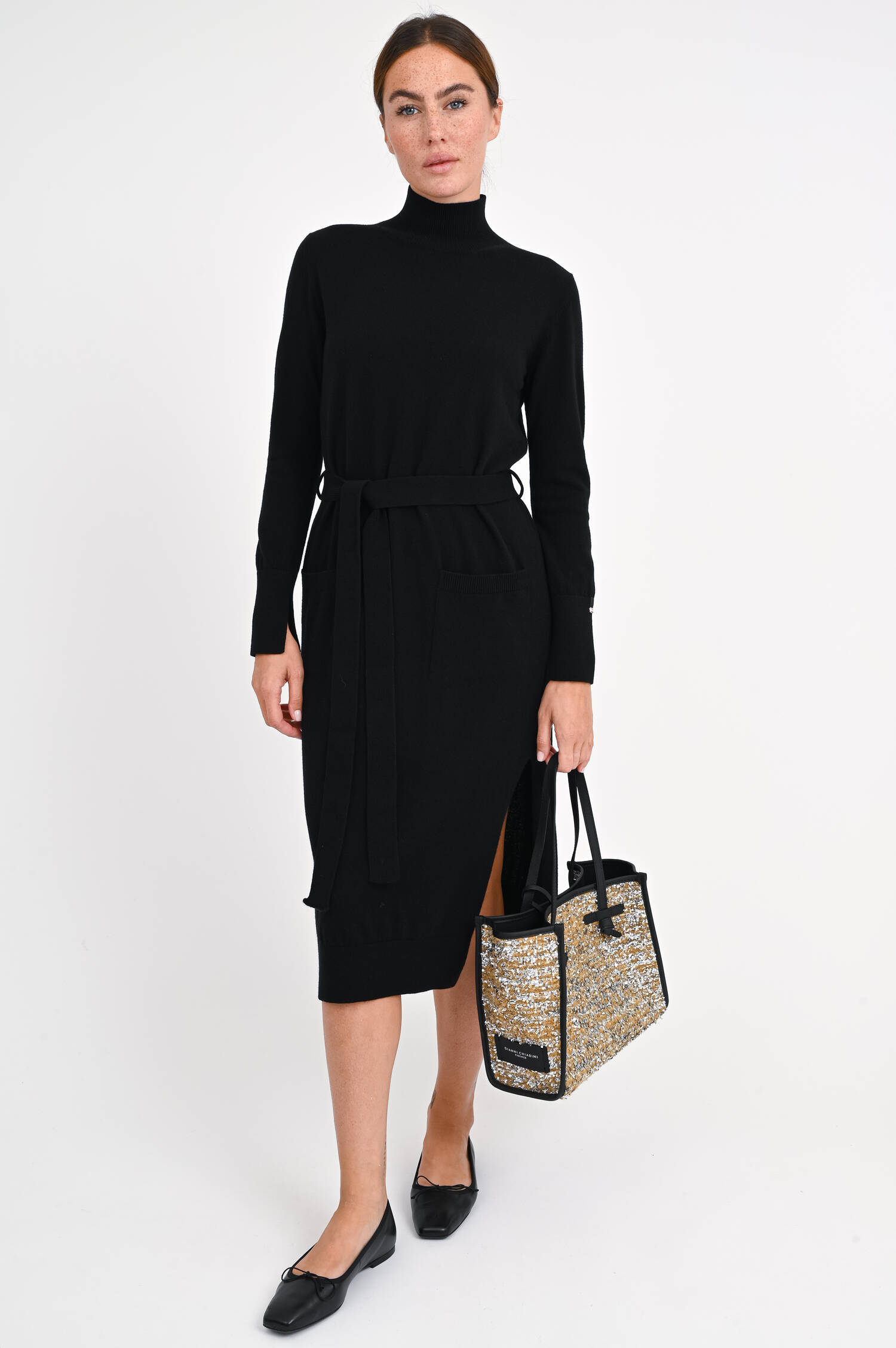 Midi-Strickkleid mit Gürtel in Schwarz Midi-Strickkleid mit Gürtel in Schwarz