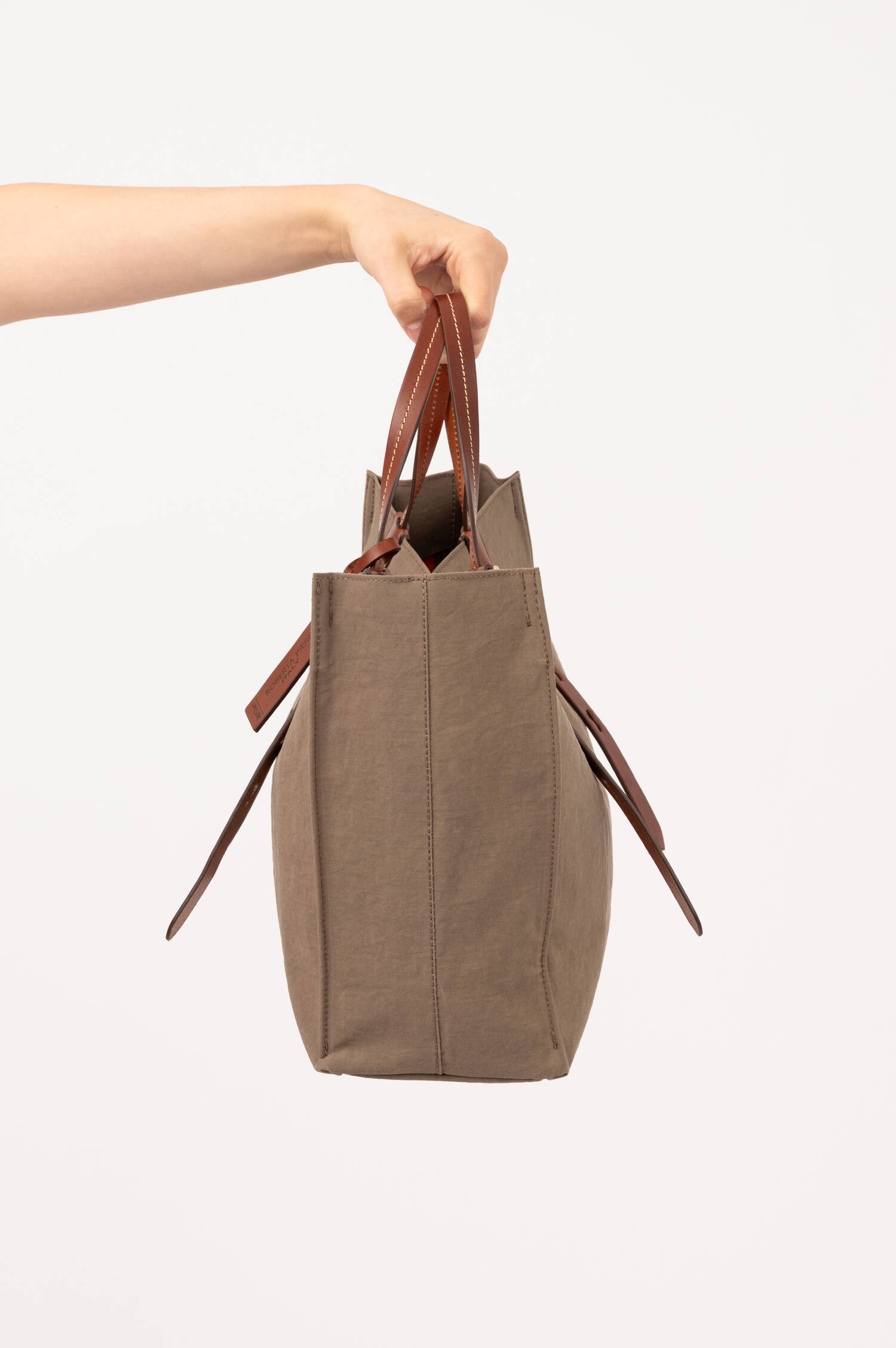 Tasche EDGE TOTE 42 in Taupe