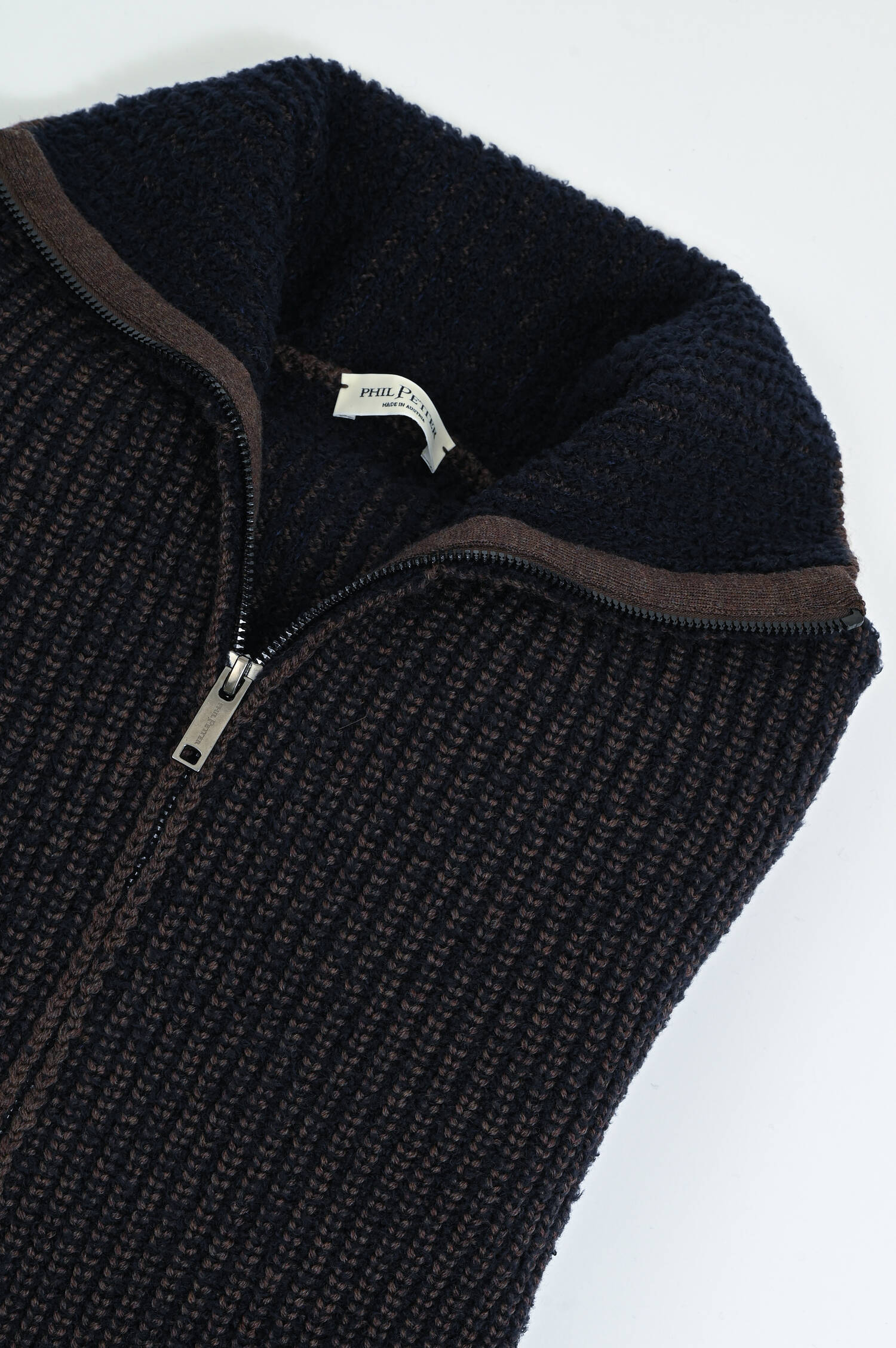 Strickweste aus Wolle in Navy/Braun Strickweste aus Wolle in Navy/Braun