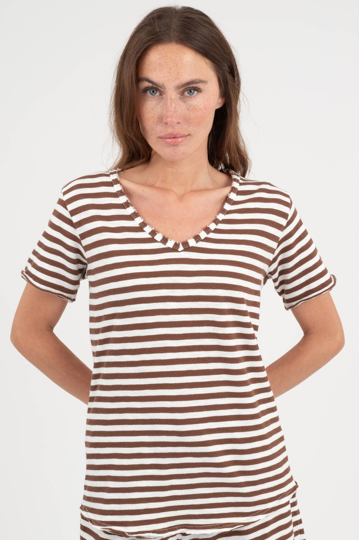 T-Shirt in Weiß/Braun gestreift T-Shirt in Weiß/Braun gestreift