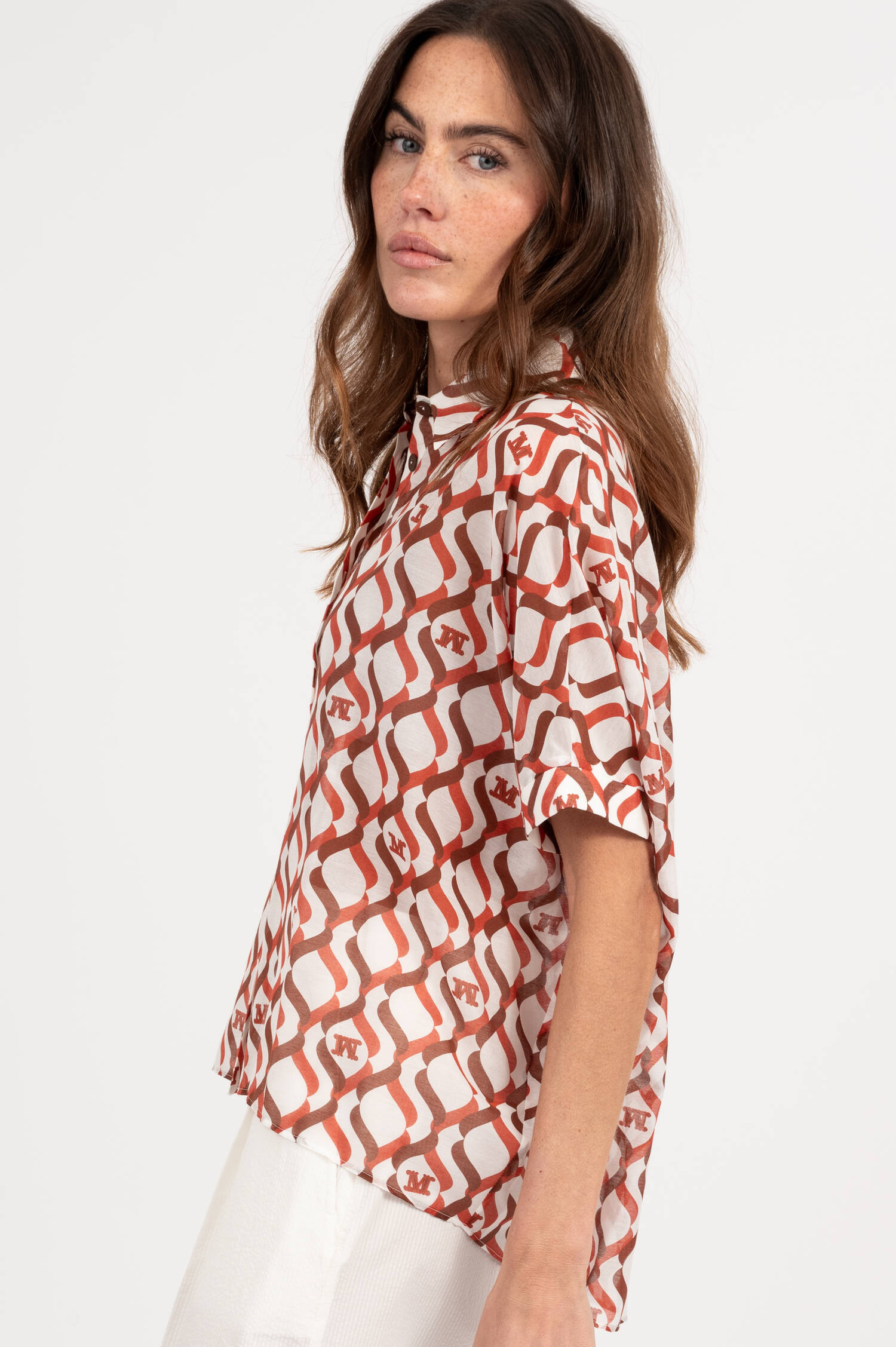Bluse ARIETE mit Allover Print in Weiß/Rot
