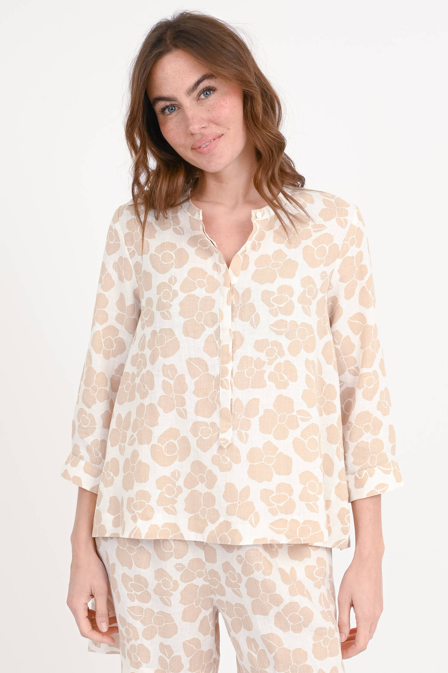 Leinenbluse mit Blumenmuster in Beige/Weiß