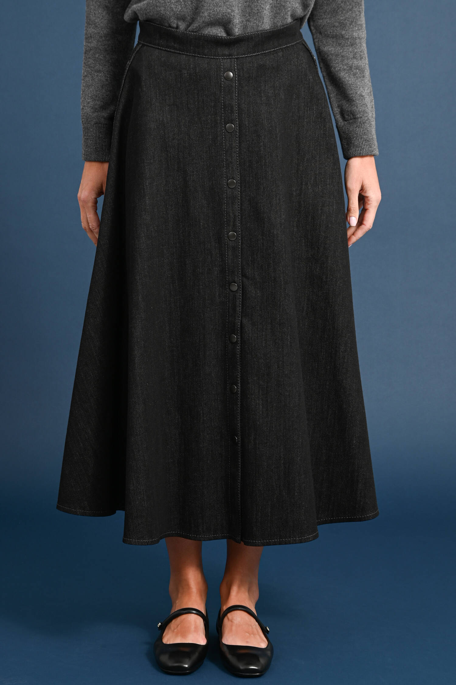 Midi-Denim-Rock mit Druckknopf-Details in Black