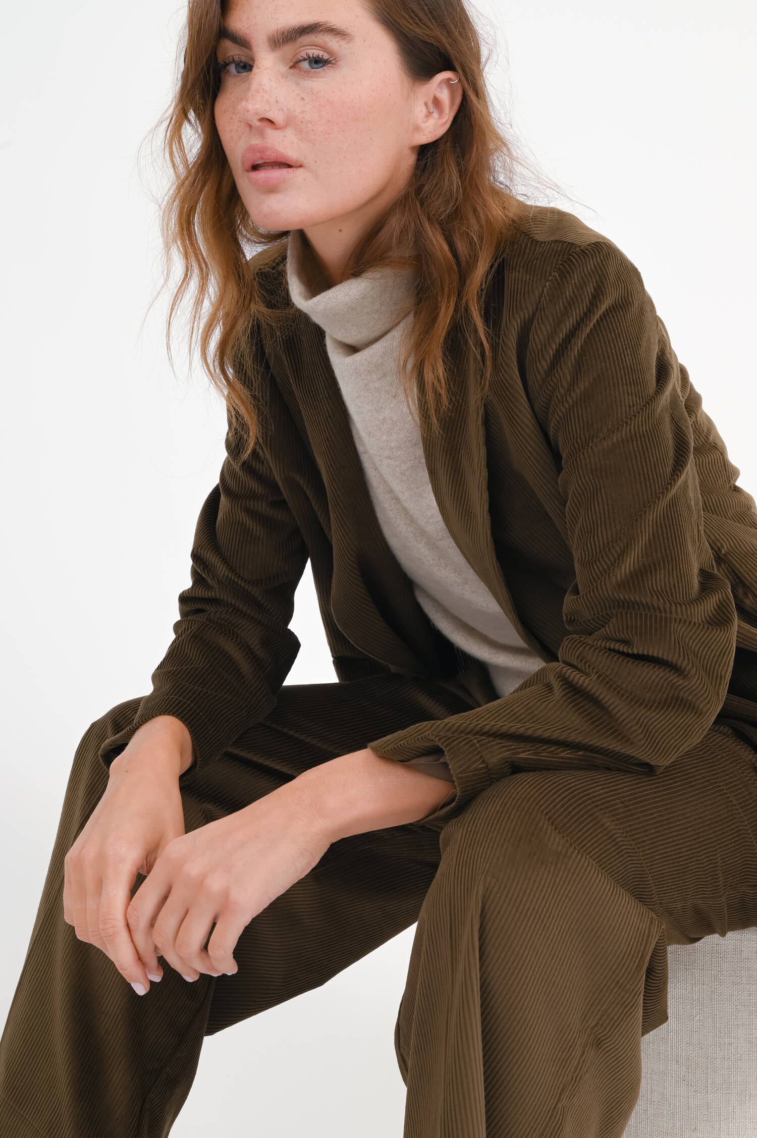 Cord-Blazer mit aufgesetzten Taschen in Khaki