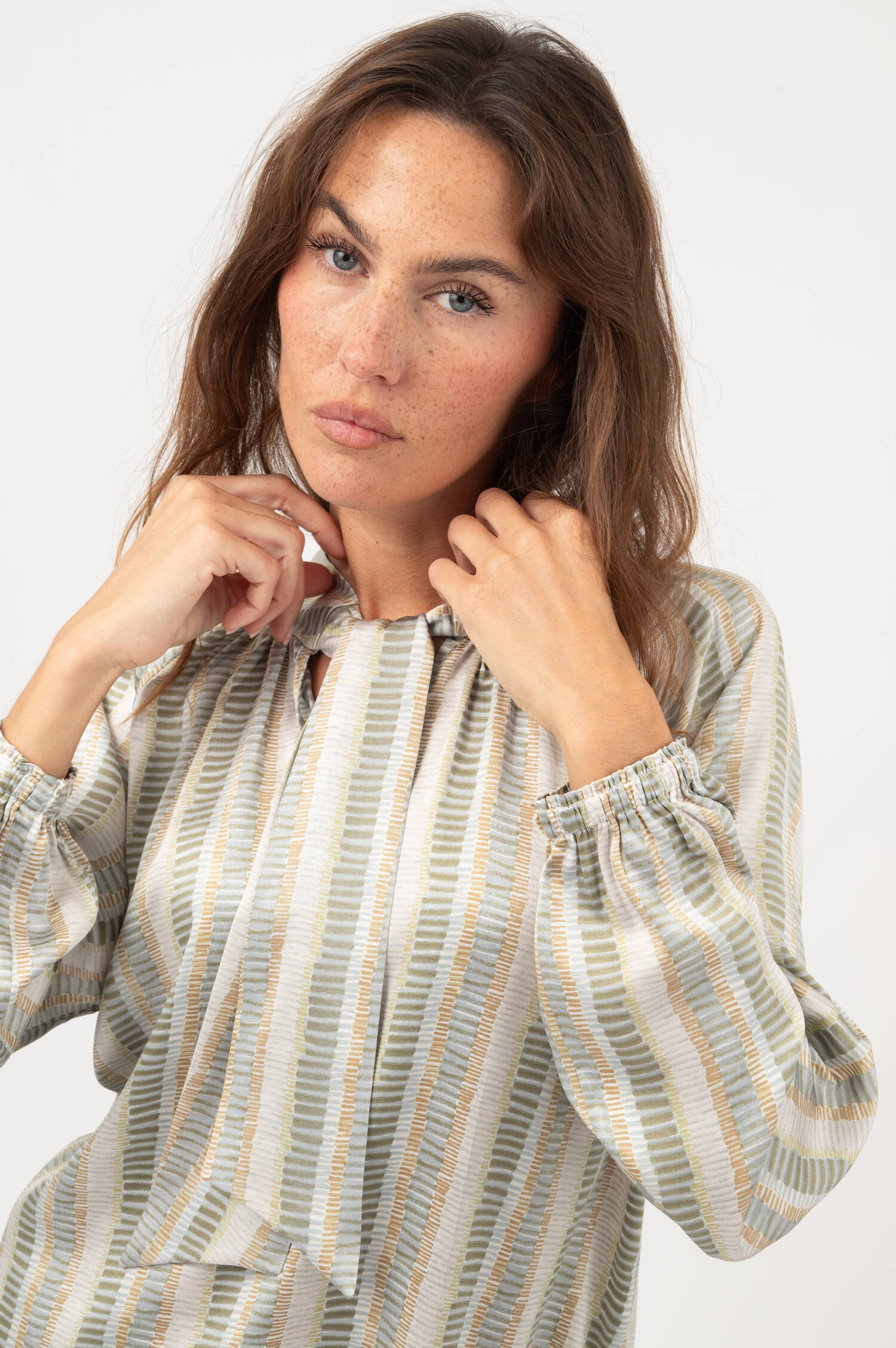 Seidenbluse mit Schluppe in Grün Seidenbluse mit Schluppe in Grün