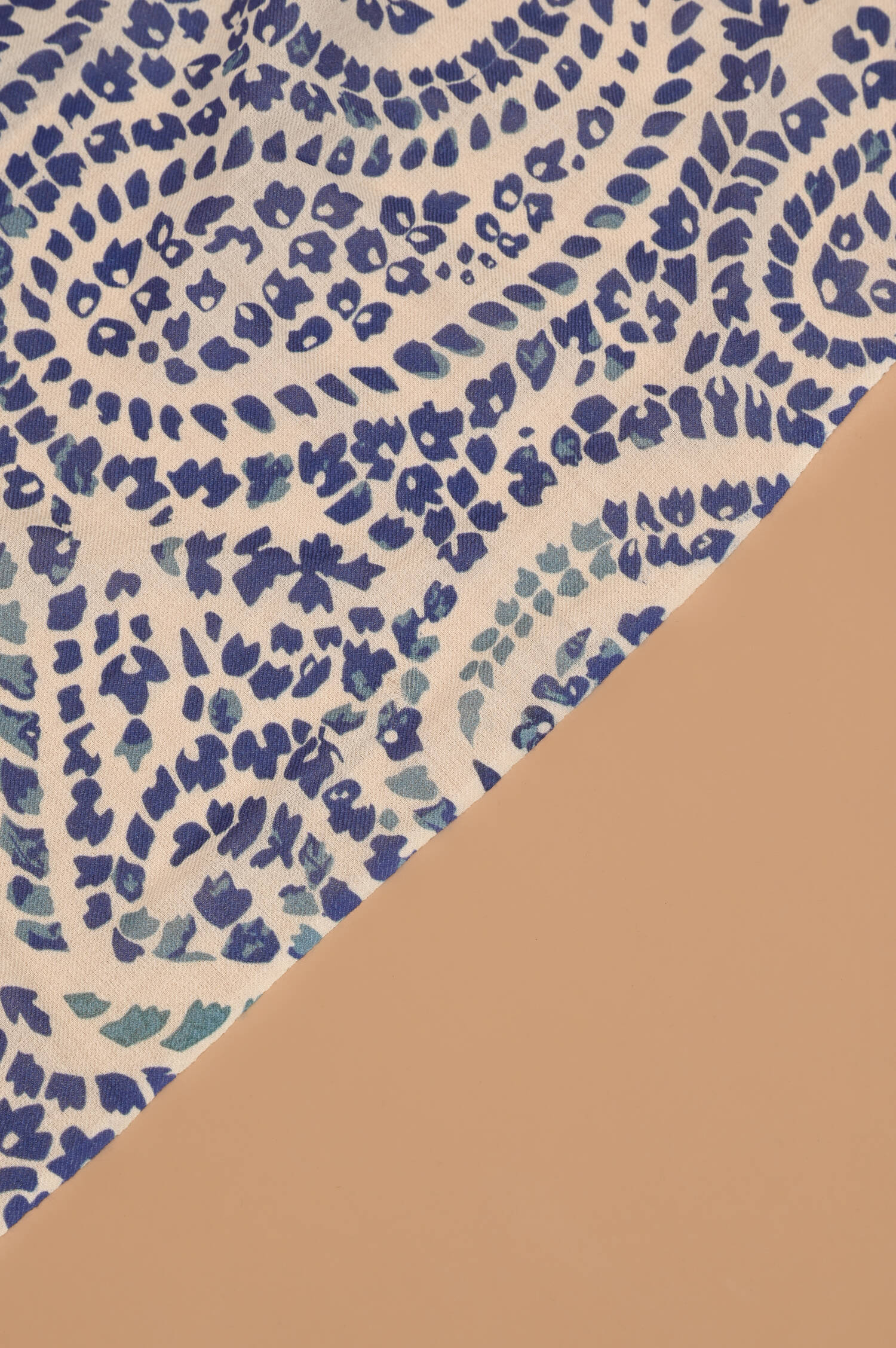 Wollschal in Azure/Superwhite