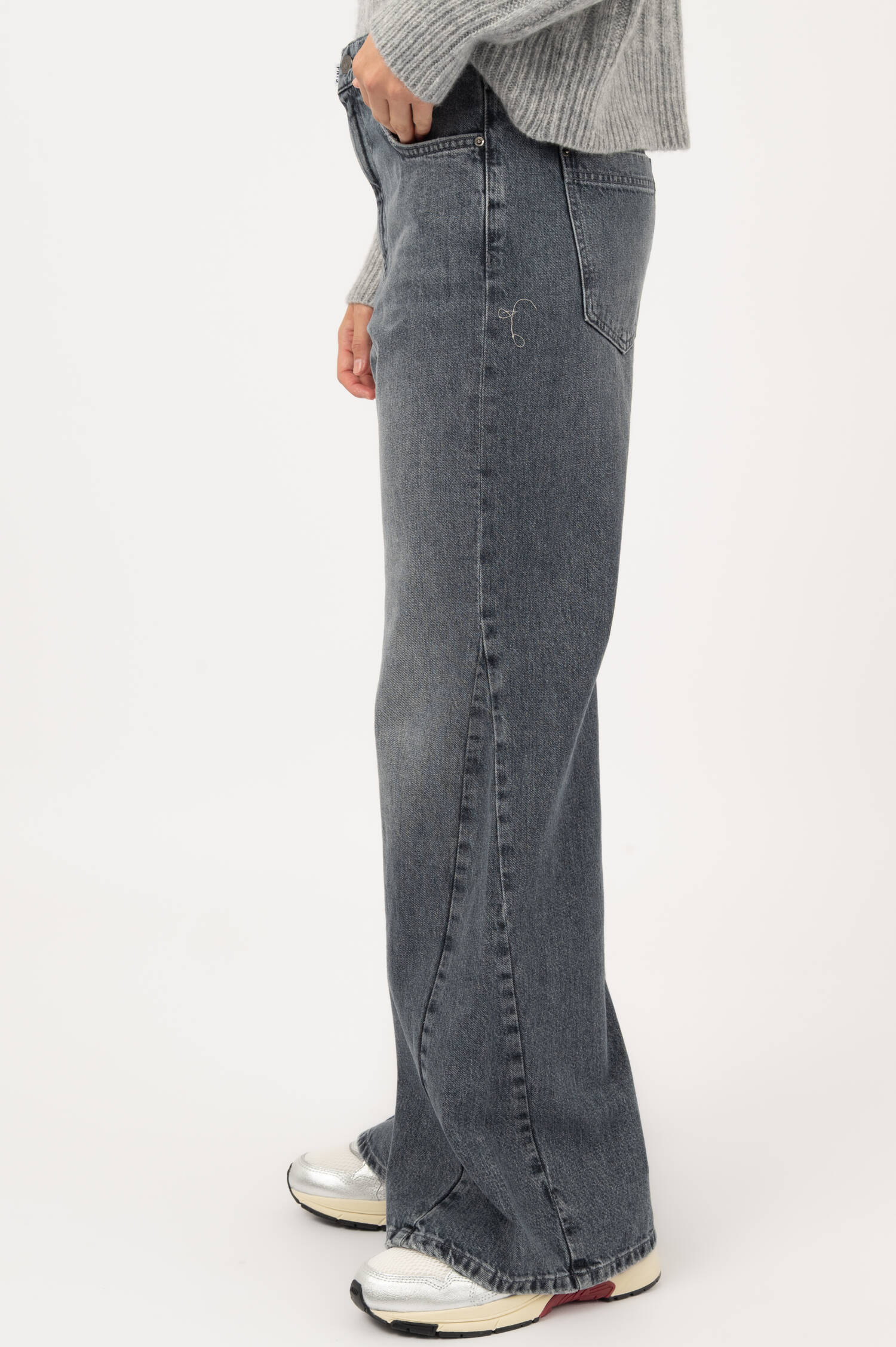 Baggy-Wide-Bootcut-Jeans OVER THE CUT in Grau Baggy-Wide-Bootcut-Jeans OVER THE CUT in Grau