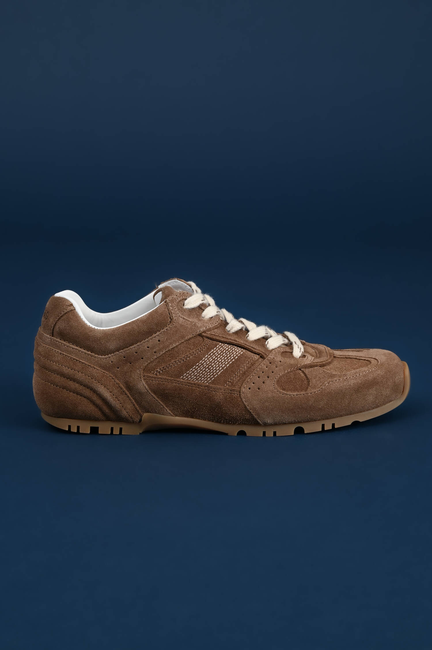 Sneaker aus Veloursleder in Braun