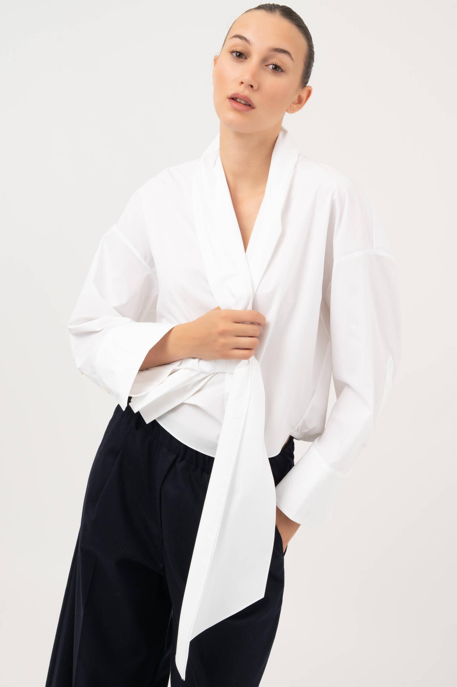 Popelin Bluse mit Knoten in Weiß Popelin Bluse mit Knoten in Weiß