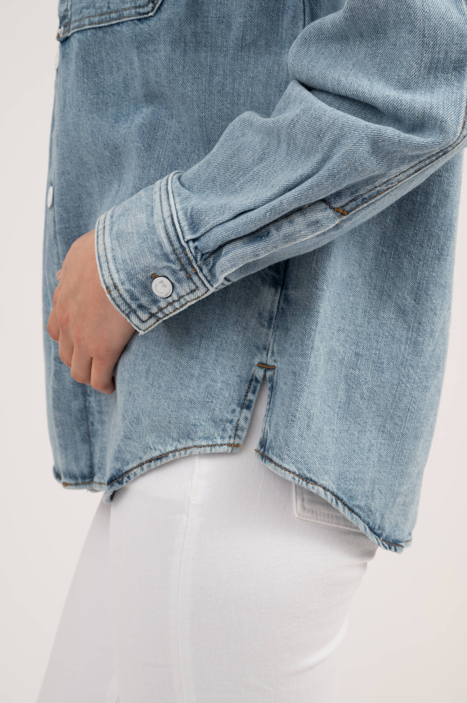 Denimbluse THE SUIT UP in Hellblau