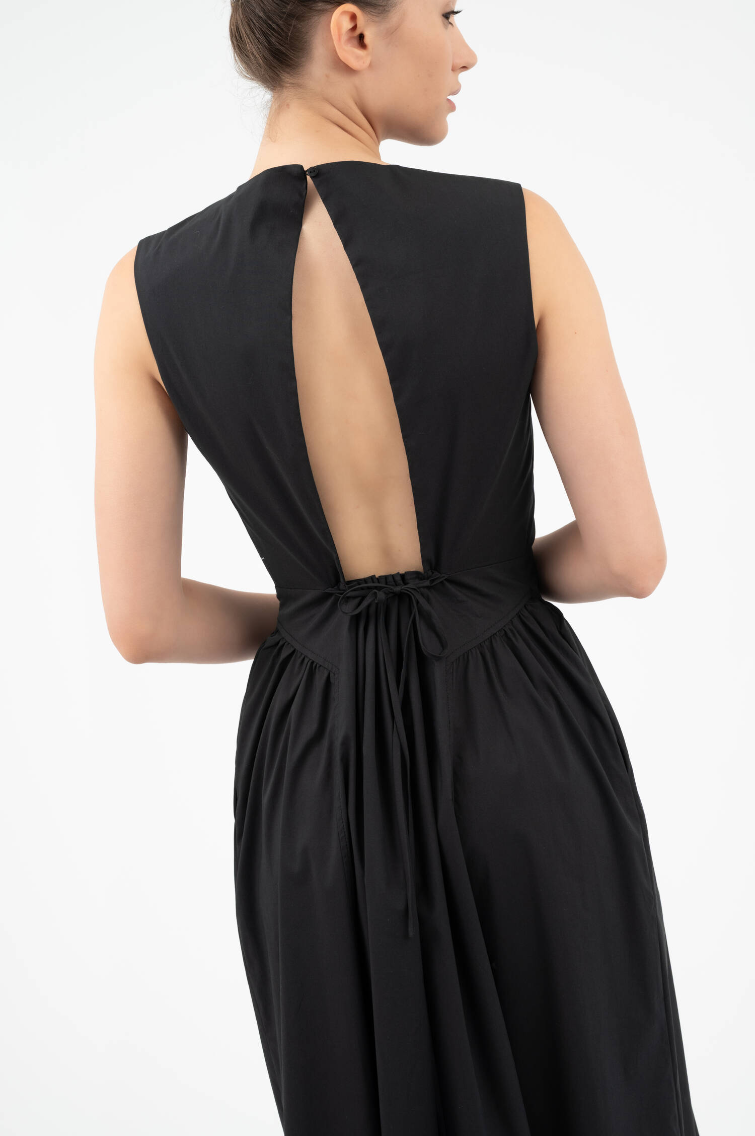Kleid mit Naht-Details in Schwarz