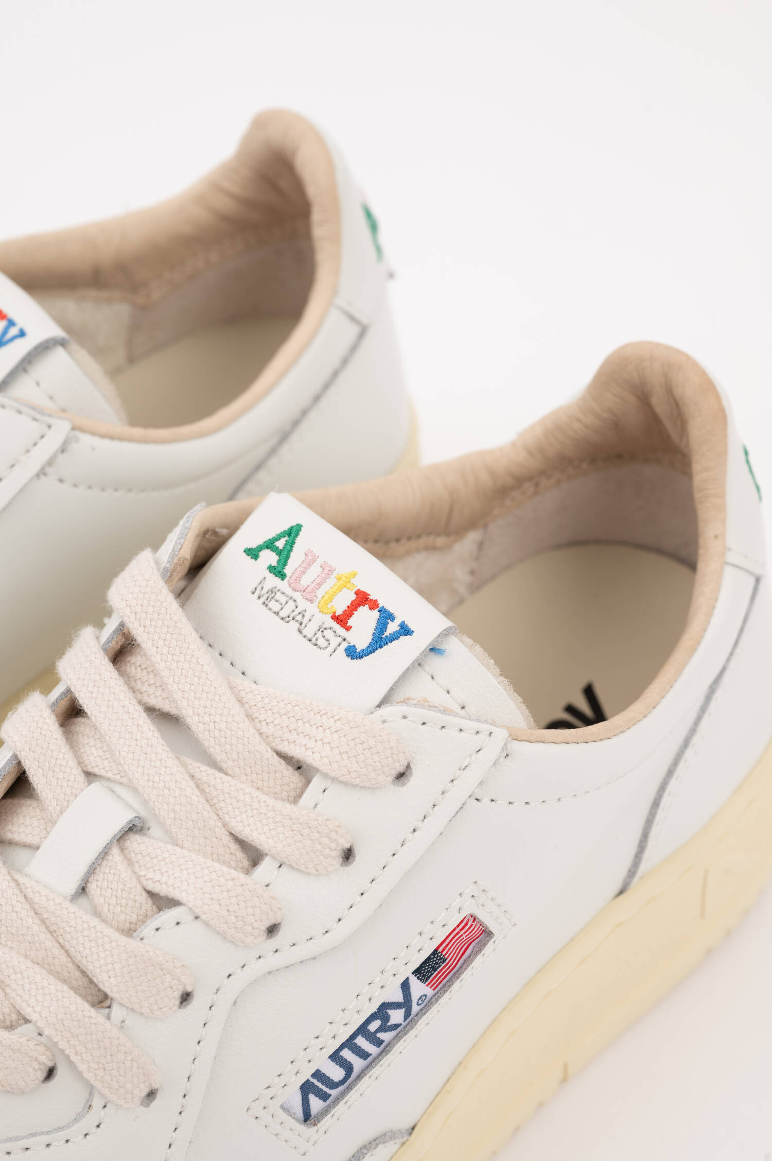Sneaker MEDALIST LOW AUTRY in Weiß