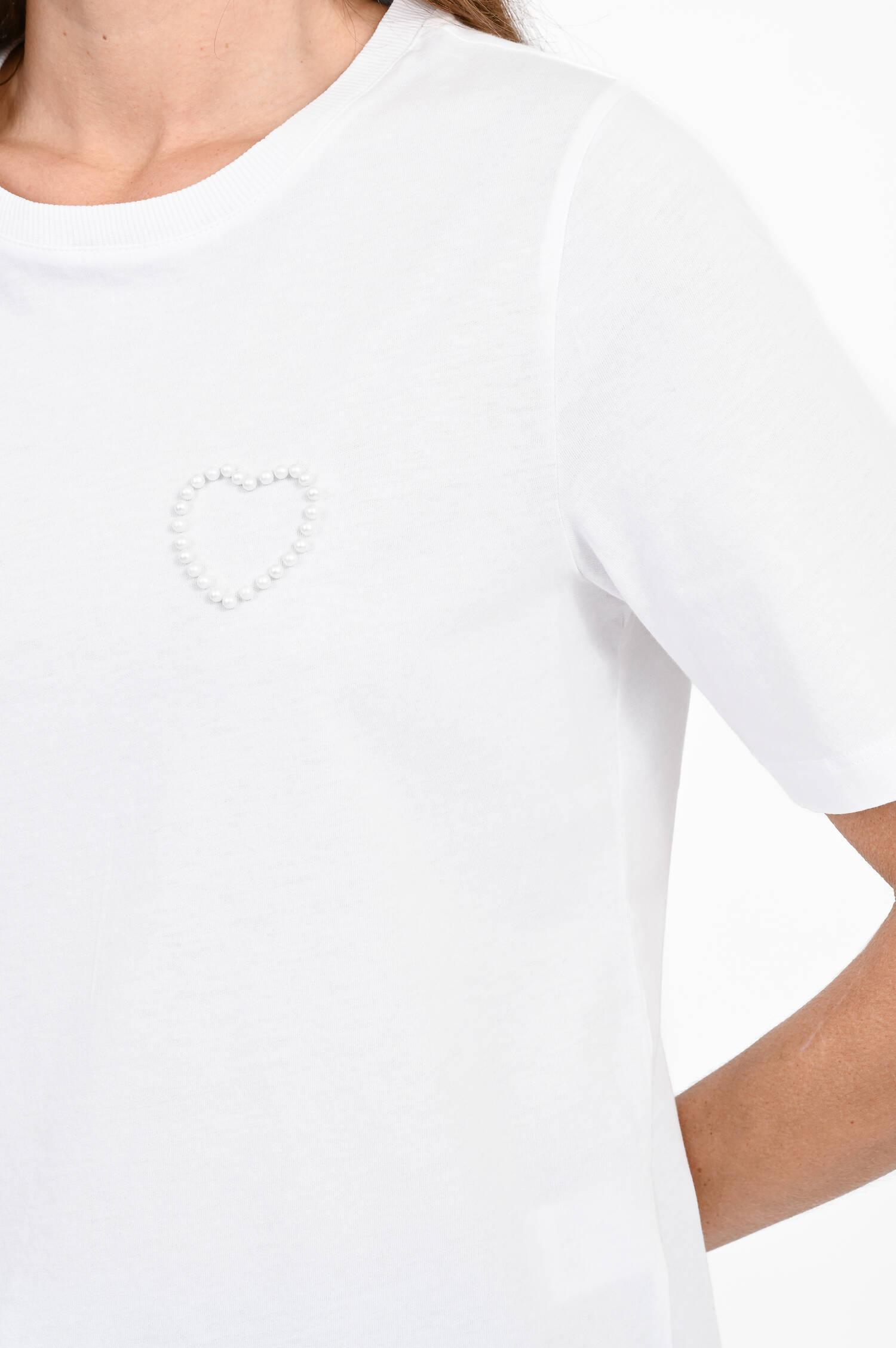 T-Shirt mit Perlen-Herz in Clear White T-Shirt mit Perlen-Herz in Clear White
