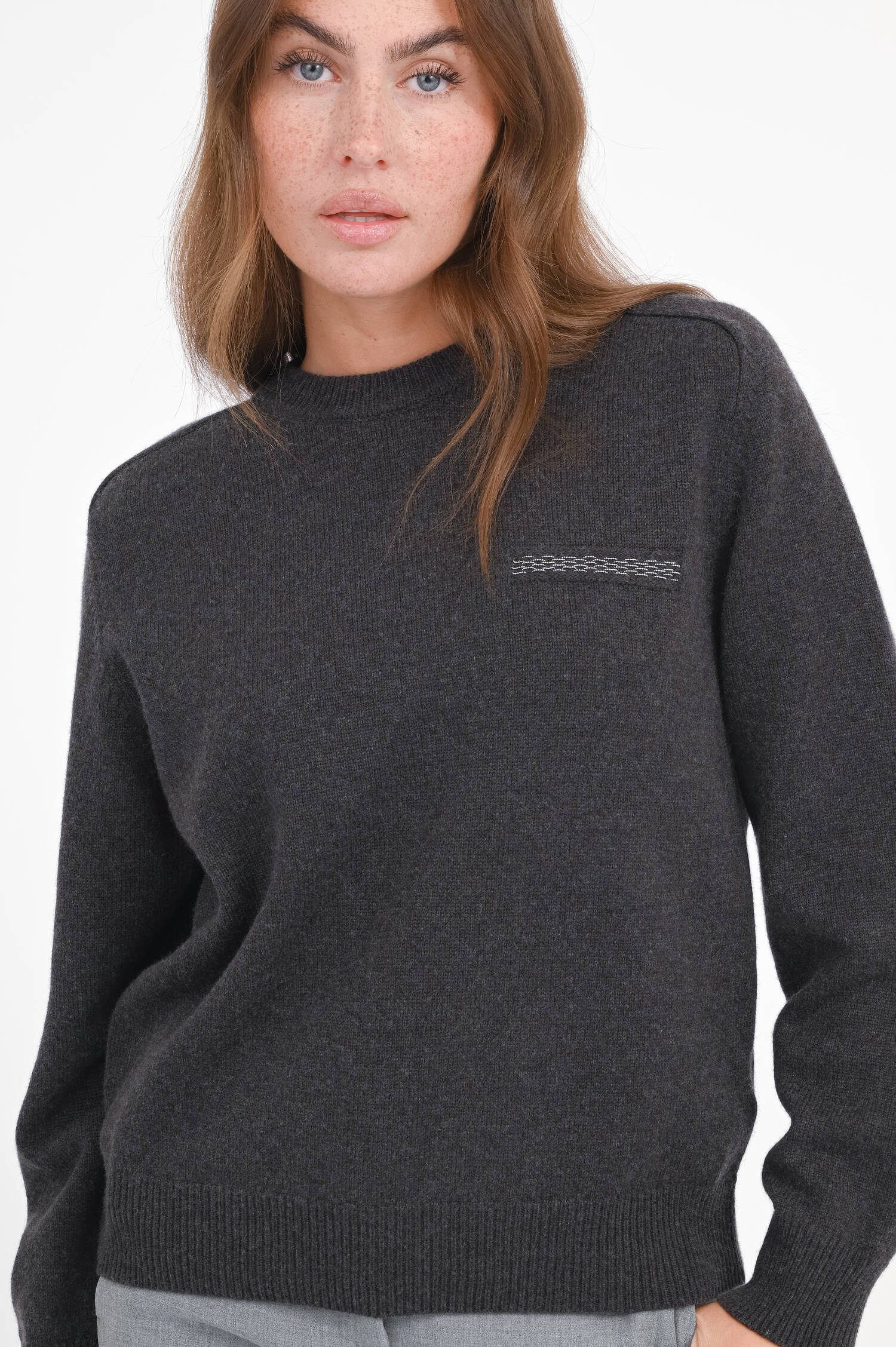 Seiden-Mix Pullover mit Perlen-Detail in Braun Seiden-Mix Pullover mit Perlen-Detail in Braun