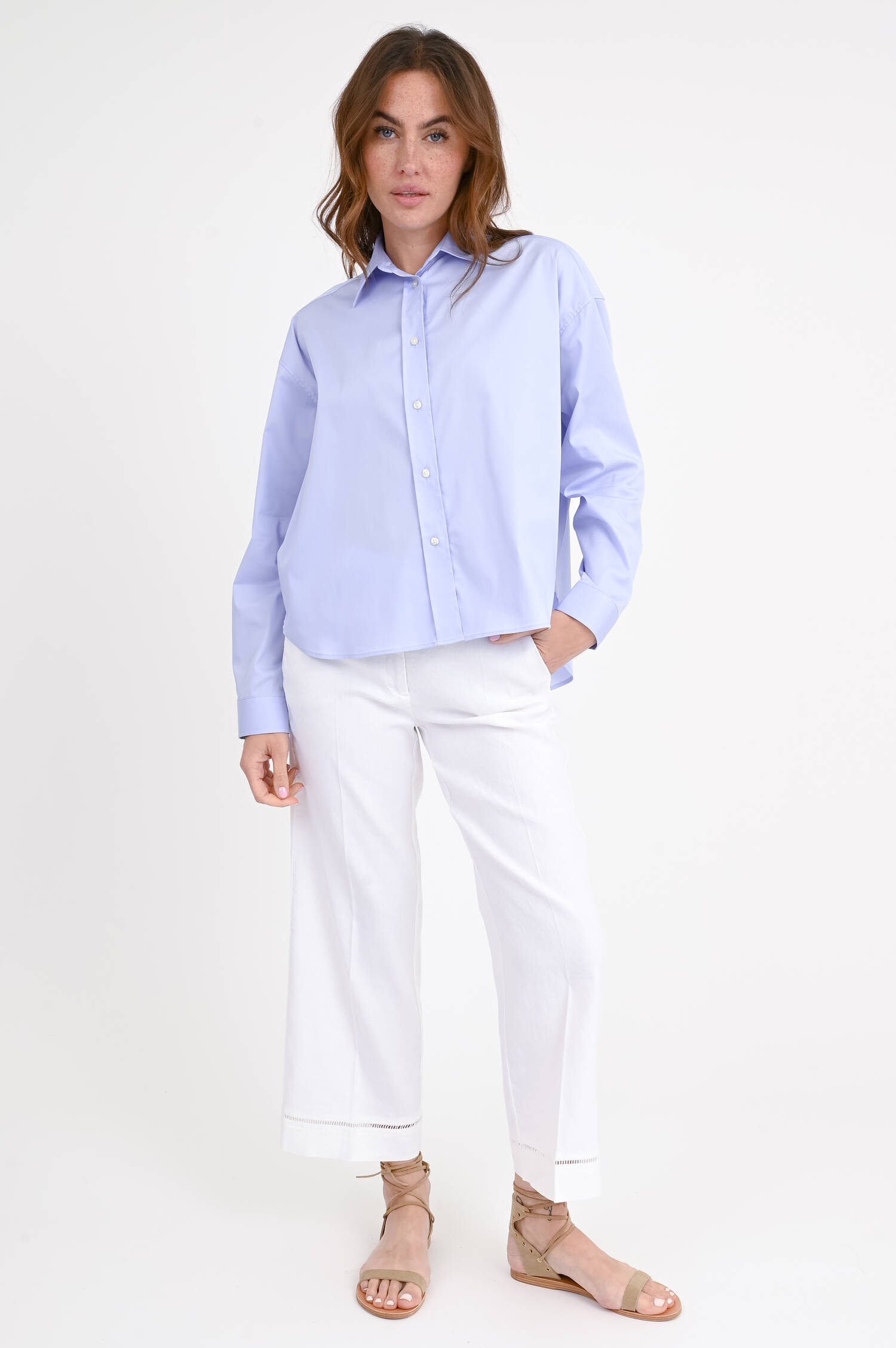 Bluse mit verlängertem Rücken in Hellblau