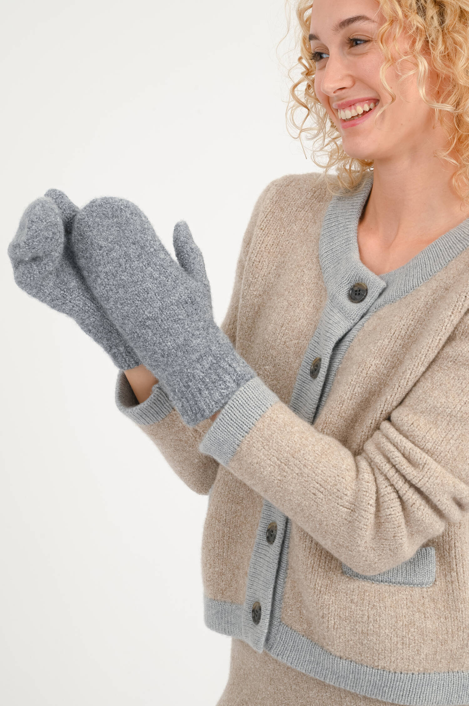 Fäustlinge Bouclé in Grau