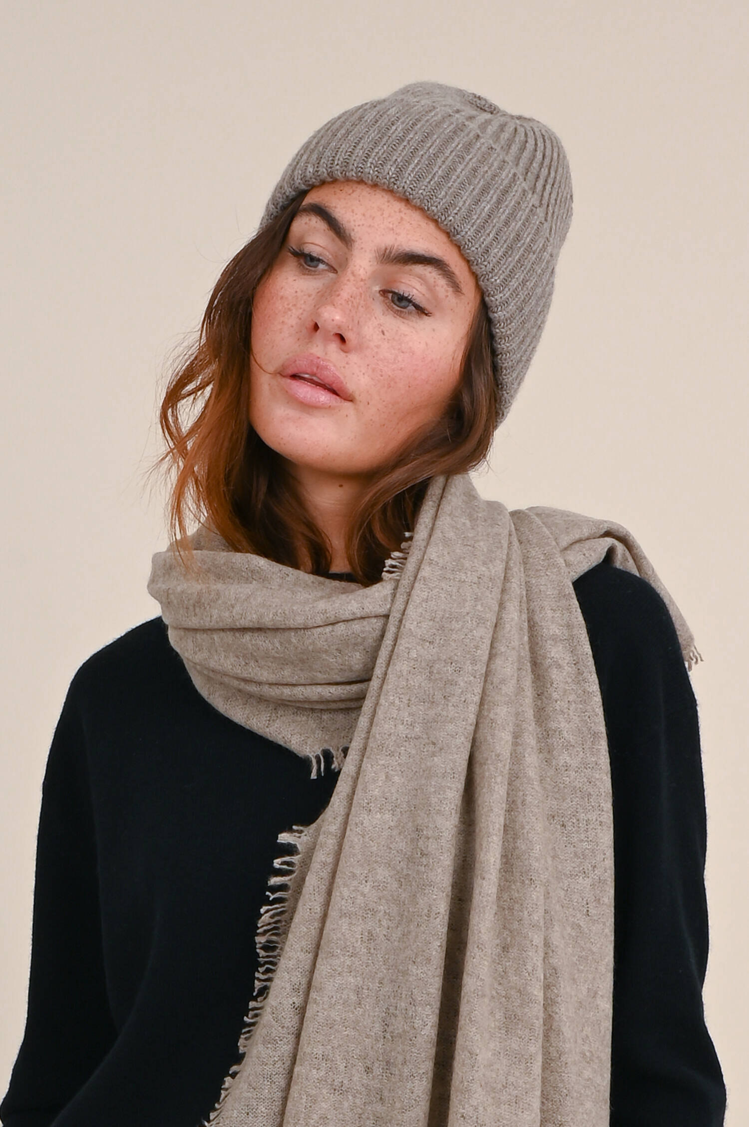 Midi-Mütze BARI aus Cashmere in Taupe