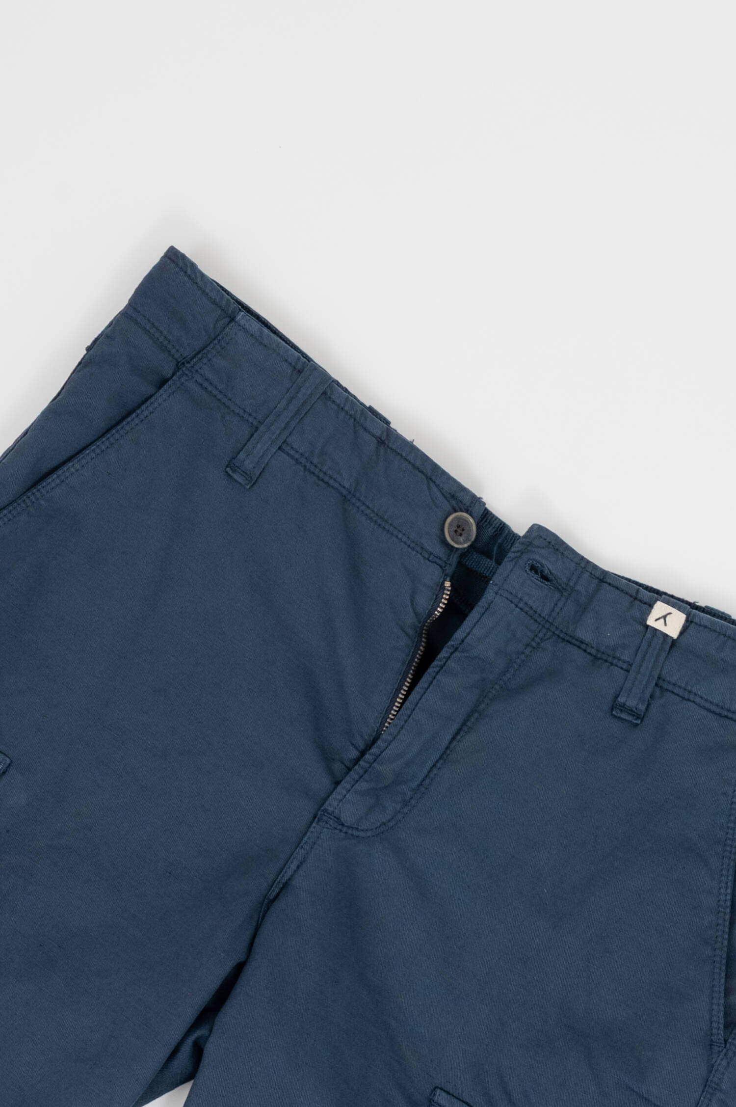 Cargo Bermuda in Navy