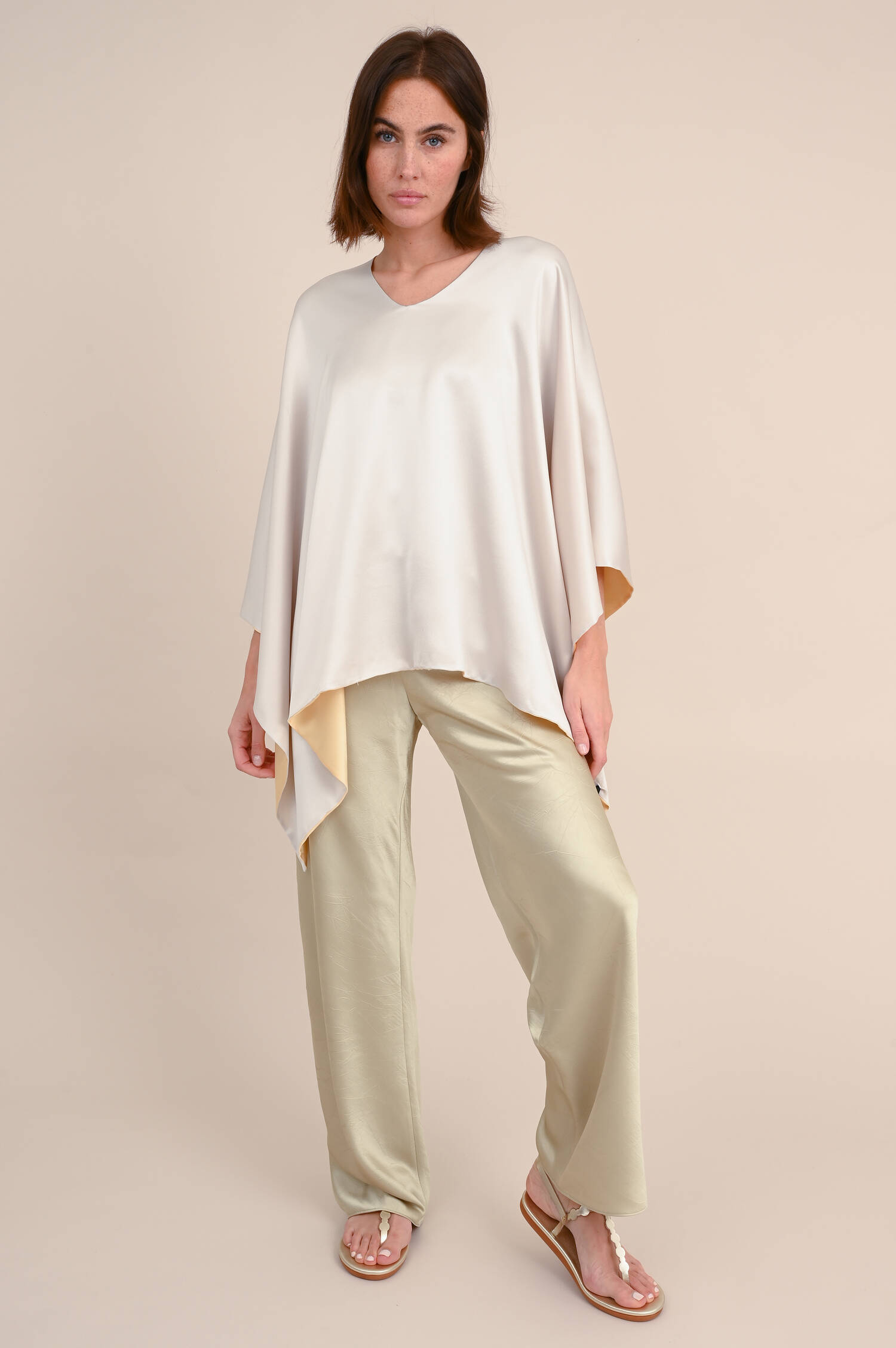 Wende-Cape aus Seide in Champagne/Vanille