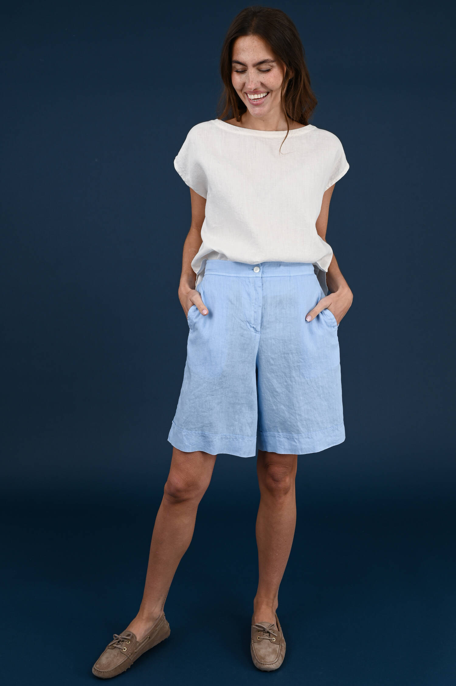 Leinenshorts in Hellblau