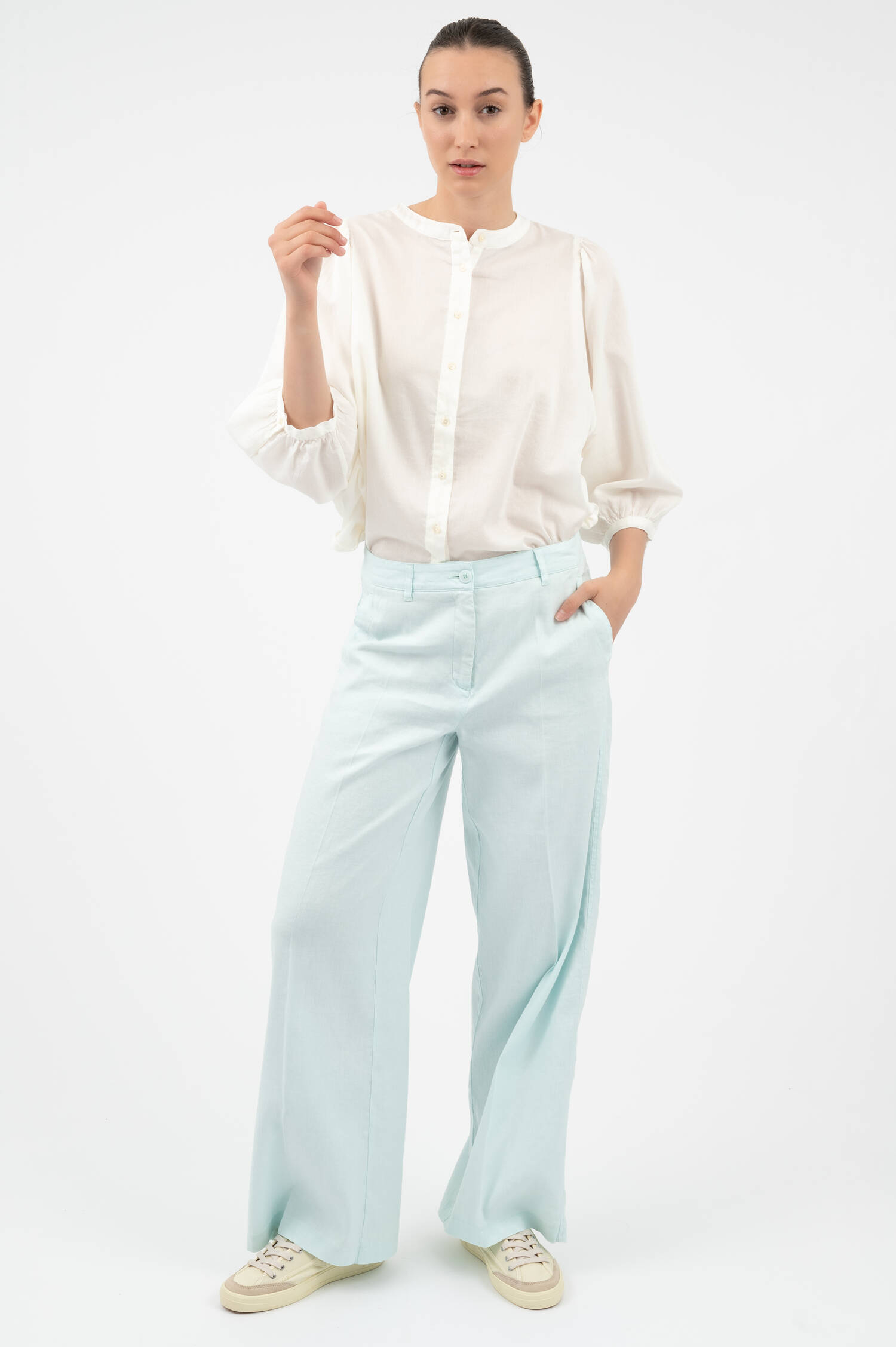 Hose ADRIENNE in Pastelblau Hose ADRIENNE in Pastelblau