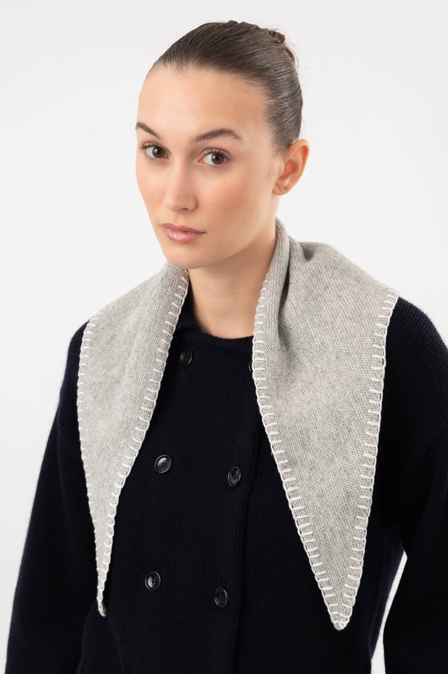 Woll-Cashmere-Dreieckstuch in Grau Woll-Cashmere-Dreieckstuch in Grau