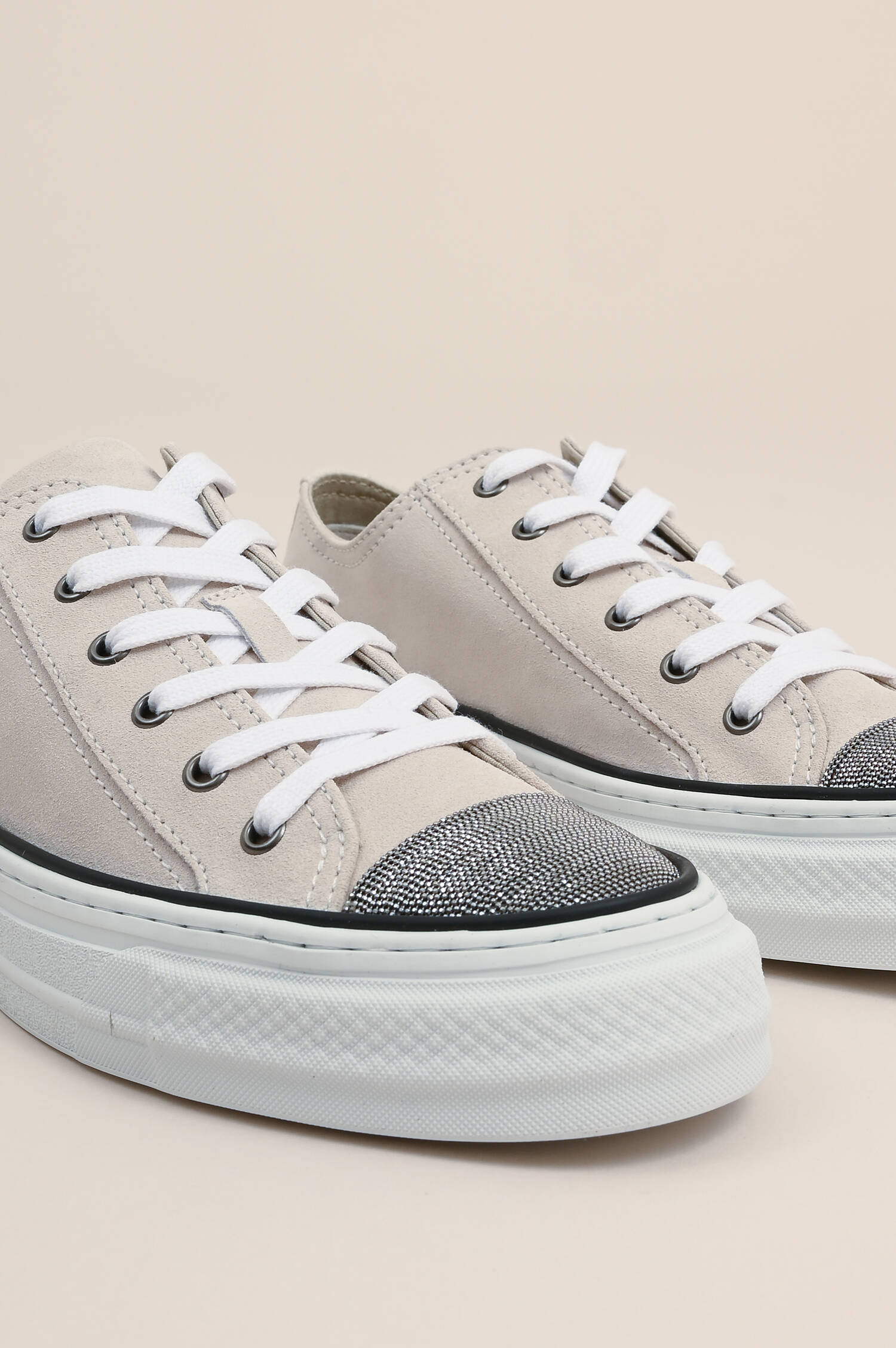 Sneaker aus Veloursleder in Beige