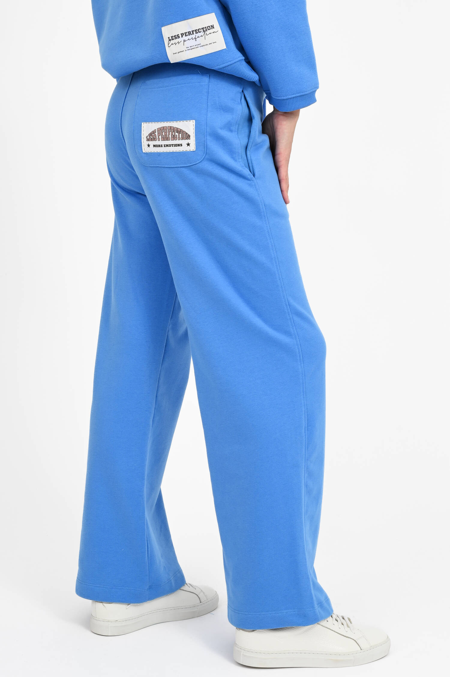 Loungewear-Pants mit Patch in Electric Blue